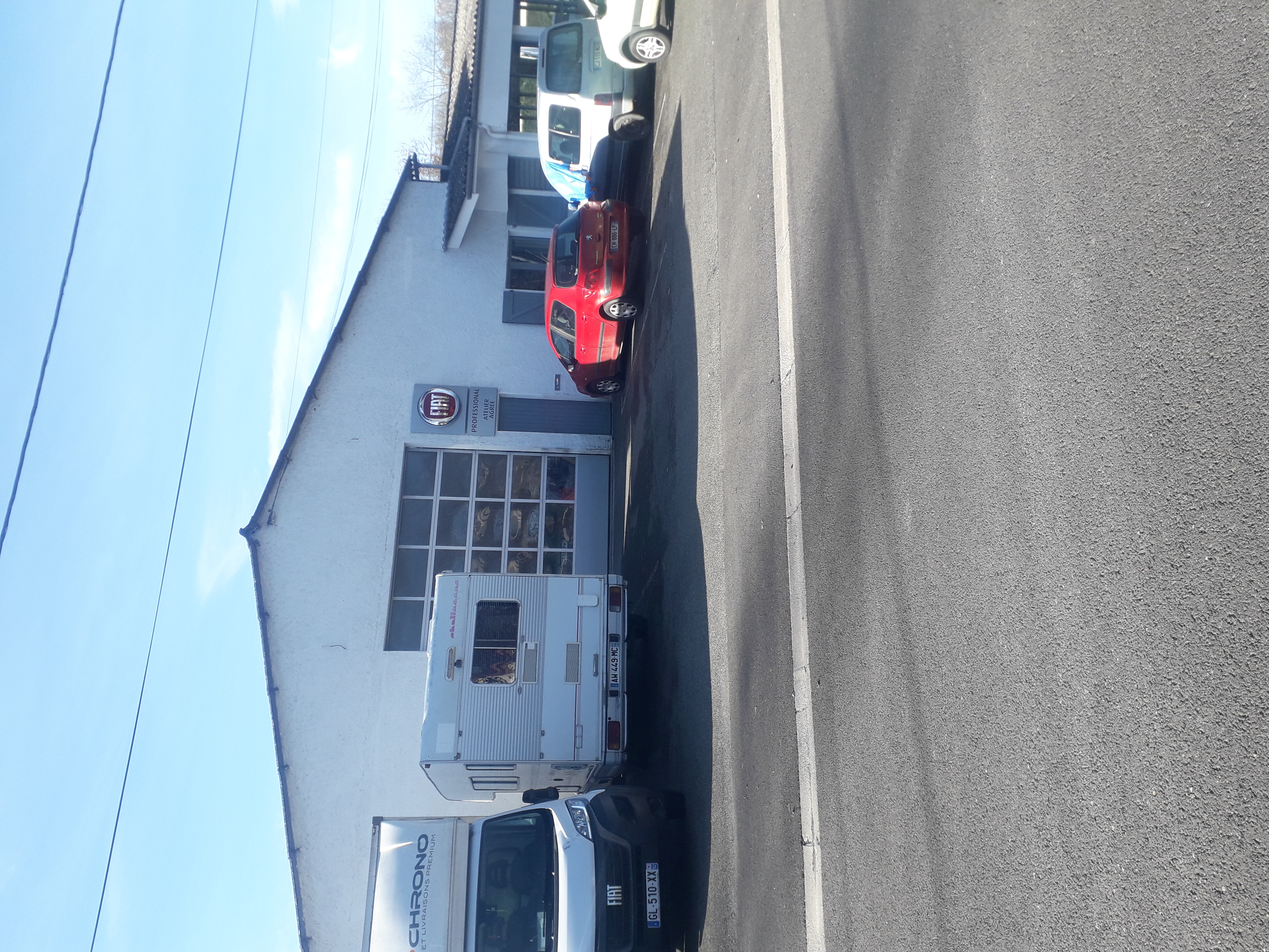 Cause depart a la retraite je vous propose un garage Fiat , vente et réparation toutes marques spécialisées camping car depuis 25 ans .idéalement situe dans les Pyrénées atlantiques au pied des montagnes et a 1 heure de la mer dans un secteur en plein développement. Local bien agence et très bien equipe. Vous serez épaulé par une équipe de 3 employés motivés ,diplômés et professionnels. Clientelle fidèle.affaire saine CA année  2024 966000€. Rentabilitee en évolution depuis 5 ans .Locaux a louer de 400 m 2000€/mois. Accompagnement possible.opportunitee pour professionnel souhaitant une activitee clef en main avec forte rentabilitee et image de marque reconnue et très bonne réputation.