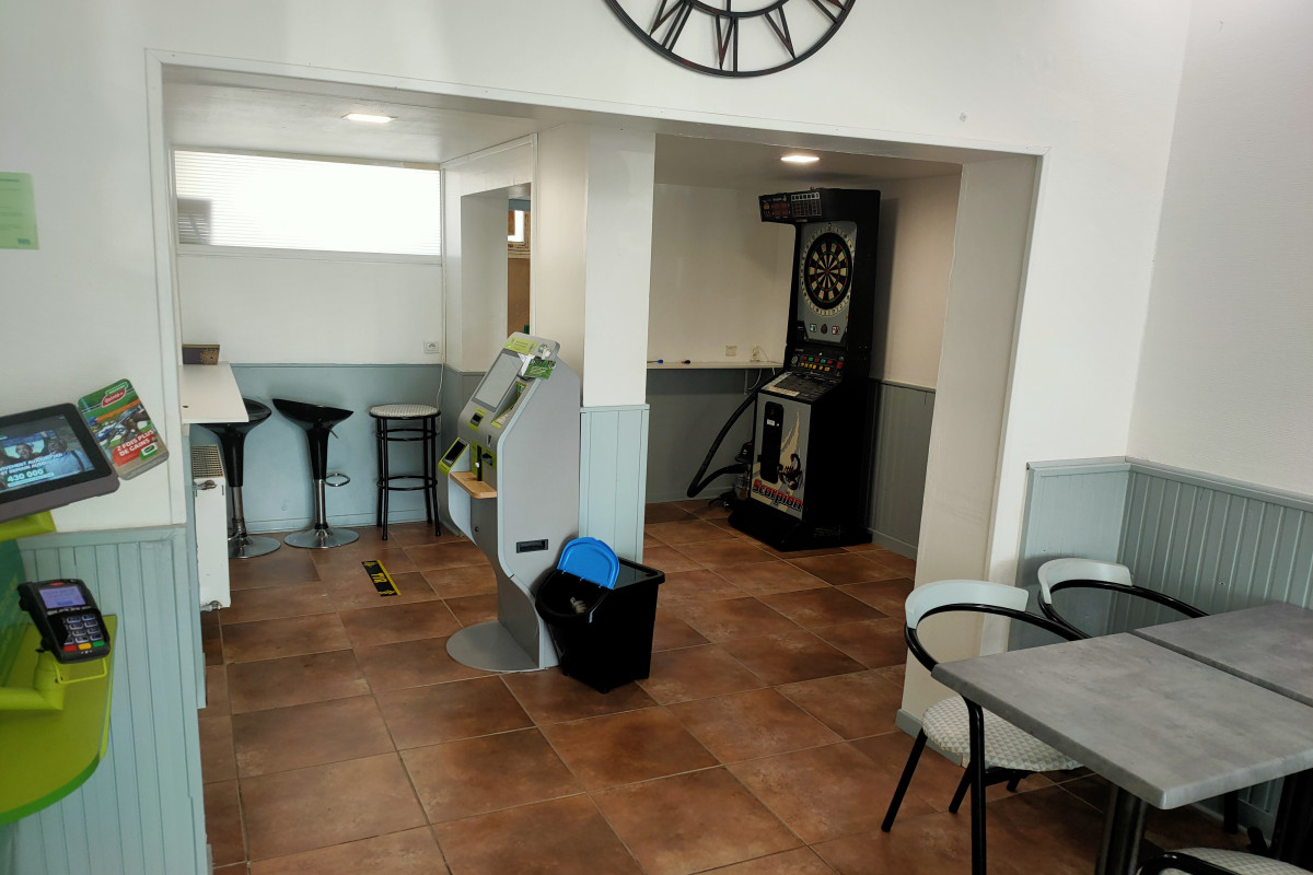 Bonjours nous recherchons a cédé notre commerces bar PMU fdj  commerces avec énormément de potentiel