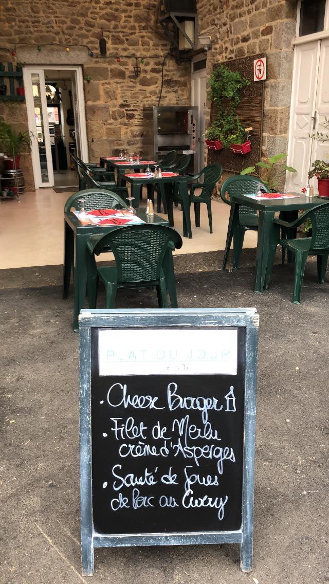 Location-gérance d'un fonds de commerce
Bar – Tabac – Jeux – Epicerie – Restauration (optionnelle)

Dossier de candidature accessible sur le site de la Mairie de Rives-du-Couesnon ou sur demande par voie électronique à l'adresse suivante: finances@rivesducouesnon.fr