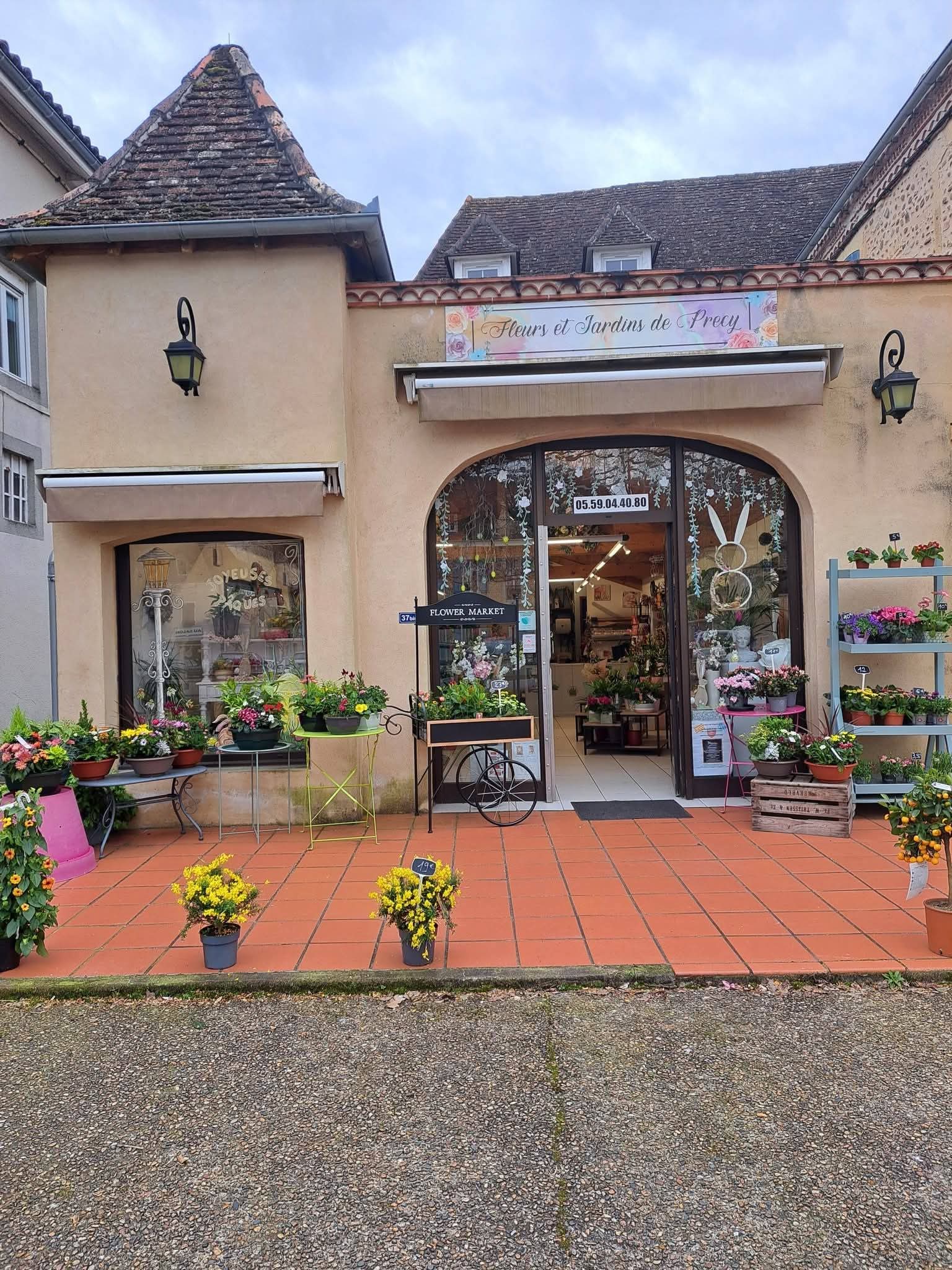 AV fond de commerce dans village dynamique d'un peu plus de 1000 habitants, au centre d'un grand canton.
En collaboration avec les pompes funebres , les mairies et EHPAD du secteur.  Gros potentiel à développer encore. 
Pas de salarié. 
CA entre 95 000 et 100 000€ . 
Clientèle fidèle. 
 55 000€ , le prix comprend stocks et 
Véhicule