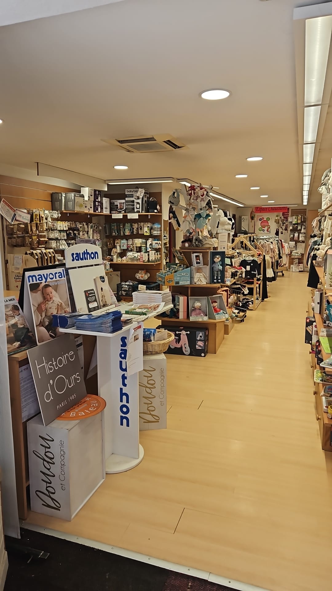 Vends fond de commerce.

Magasin de puériculture autour de bebe à revel proposant actuellement du textile, chaussure et équipement puériculture.