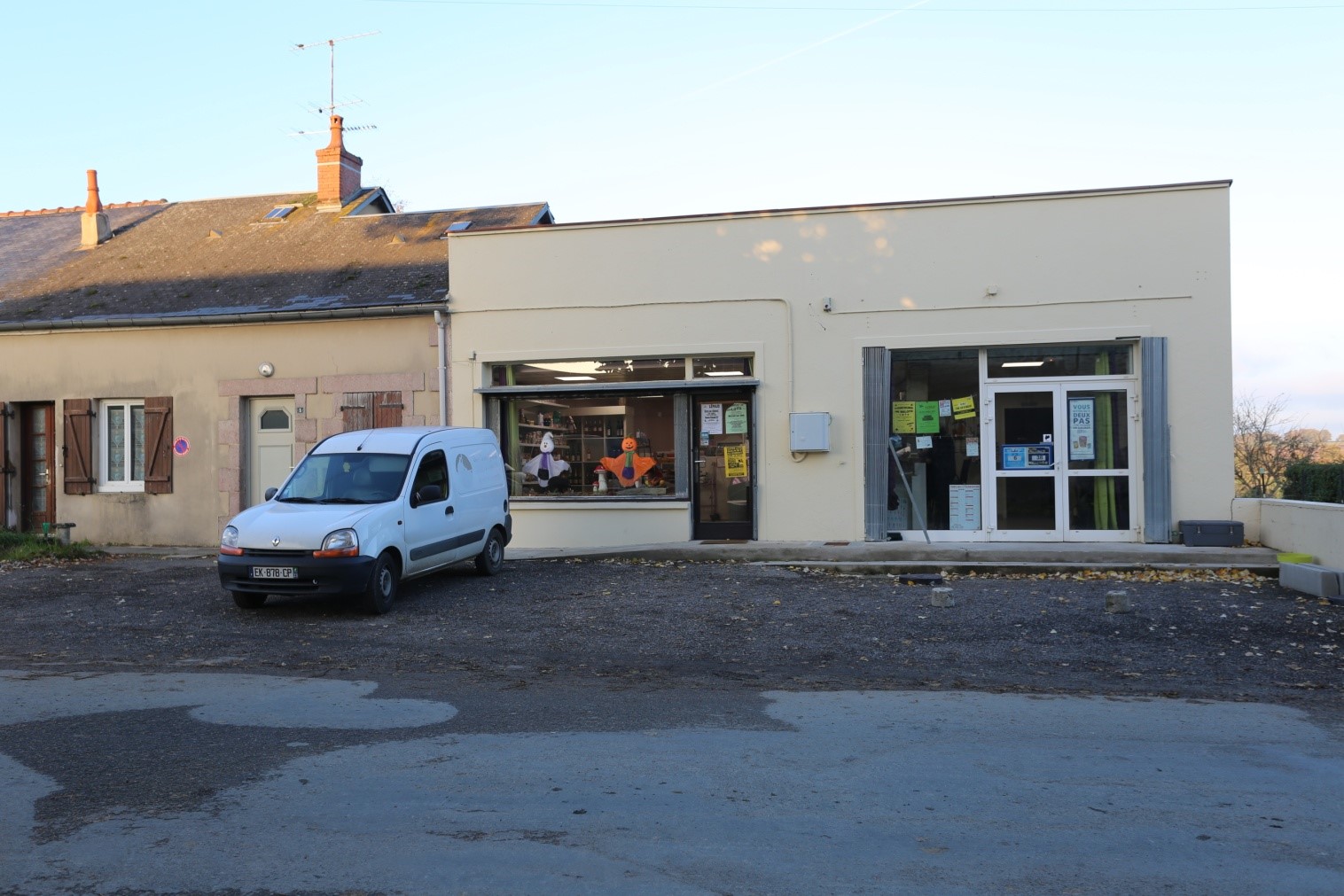 Epicerie - Espace café/snack - Multiservices