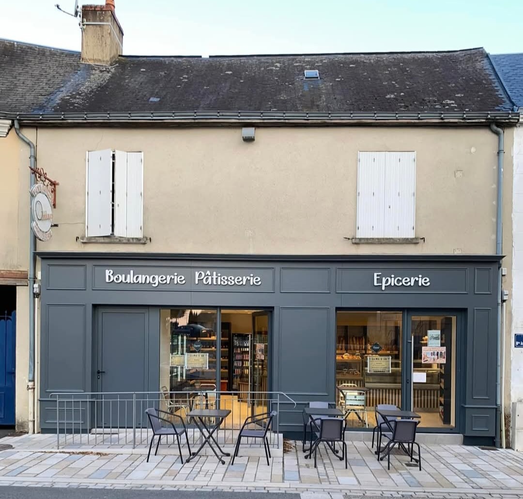 A ROUEZ, ON FAÇONNE POUR TROUVER SON BOULANGER H/F

Au cœur d’un village de la Sarthe charmant, unique et dynamique prénommé Rouez, les clients attendent avec impatience ! 
Vous êtes boulanger expérimenté, accueillant et recherchez une boulangerie en location gérance, alors vous avez bien fait de commencer à nous lire !

Et oui, à Rouez, il y a un véritable potentiel de ventes grâce à ses différents commerces, associations, école, MAM, etc…

Une superbe boutique de vente rénovée de 55m2 ne demande qu’à être remplie de pains, viennoiseries et pâtisseries. Un grand labo avec du matériels de professionnels haut de gamme est déjà prêt pour y réaliser vos meilleures recettes ! 

Enfin un logement accolé de 150m2 est disponible afin d’ajouter du confort à ce beau projet qui vous tend les bras.

N’hésitez pas à venir nous rencontrer, ça ne mange pas de pain ! 

Contact : Mairie de rouez
Tél : 02 43 20 14 83
Mail : mairie@rouez.fr