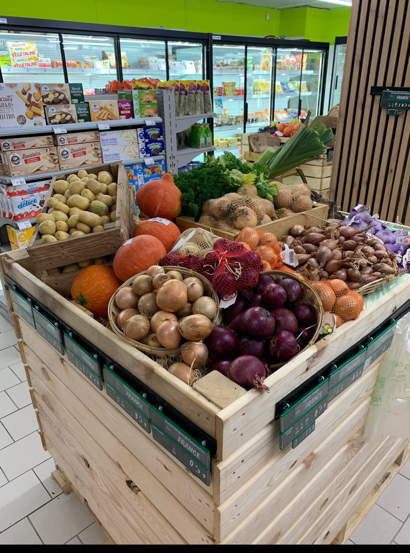 Épicerie sous enseigne Proxi doté d’un rayon boucherie charcuterie artisanale.
Fond de commerce avec matériels et laboratoires de cuisine, charcuterie, et boucherie . 
Affaire idéale couple . 
Tournée de portage de repas (90 clients en moyenne par jour)
Chiffre d’affaire 2025 : 960k€
Possibilité de vendre les murs également .