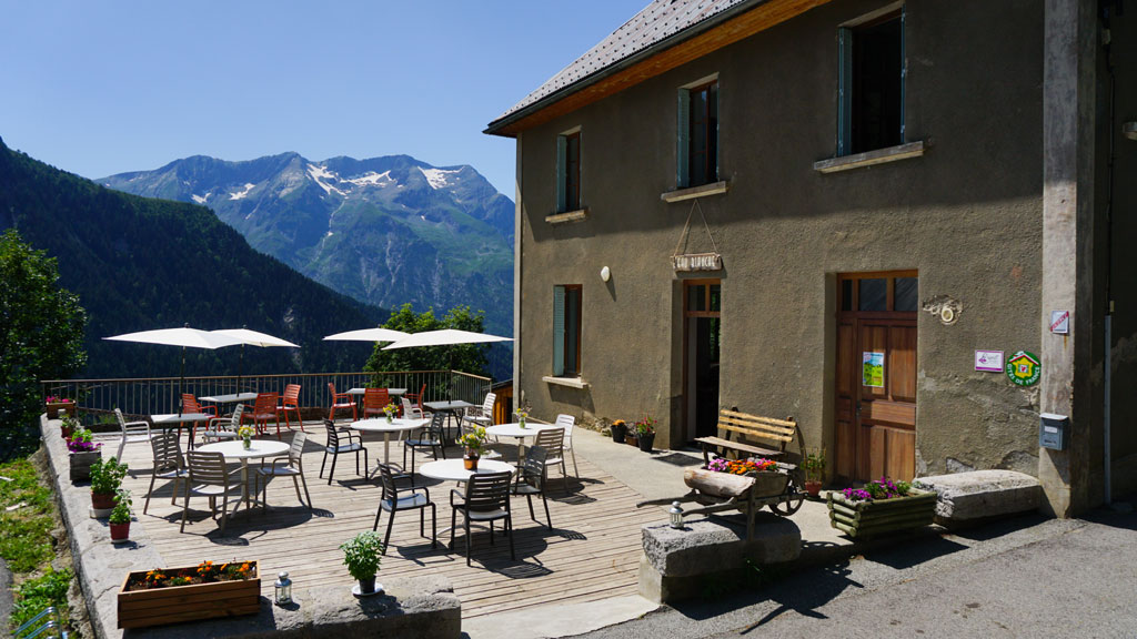 Exploitation Auberge et gîtes de montagne à reprendre : 1 auberge et 2 gîtes.
Situation : Village de Villard Reymond 38520, altitude 1650m, massif de l’Oisans, Parc National des Ecrins.
Période : 3 ans à compter du 1er mai 2025
Descriptif : 
• Auberge Gîte de l’Eau Blanche, salle restaurant de 100m2, cuisine professionnelle, grande terrasse aménagée et vue panoramique exceptionnelle, hébergement pour 16 personnes (2 chambres et un dortoir).
• Gîtes du Grand Renaud et de Prégentil : 2 gîtes bien équipés pour accueillir chacun, 4 à 6 personnes dans une ambiance montagne chaleureuse et confortable.

Vous trouverez le lien de la convention ci-joint : https://www.villard-reymond.fr/82-766-79-annonces-gite-eau-blanche-contrat-annuel-saisonnier.html