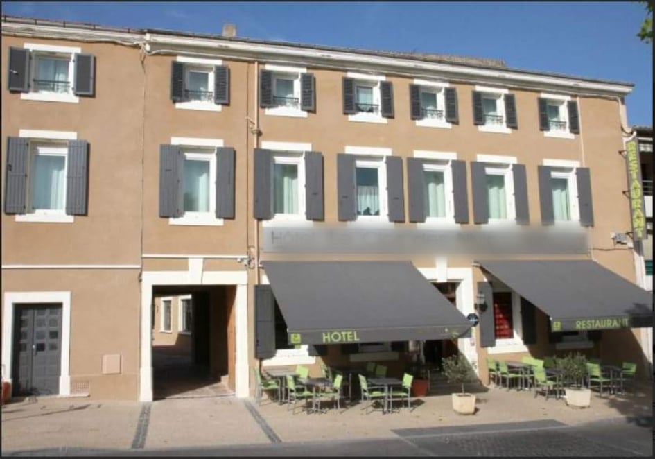 COEUR DE VILLE CESSION HOTEL RESTAURANT
CESSION MURS ET FONDS HOTEL - RESTAURANT
au coeur d'une petite ville du Sud Ardèche
à : 15 mn de l'autoroute A7 et 30 mn de Vallon Pont D'Arc et de la Grotte Chauvet
à proximité de la Ferme aux crocodiles, des Gorges de l'Ardèche et de la Via Rhona
à 30 km de la gare TGV de Montélimar à quelques minutes de la Gare de Bollène.

HOTEL **
24 N°

RESTAURANT :
- 50 couverts en salle
- 70 couverts en terrasse
+
Salle de Réunion d'environ 100 m²
+
dépendances

Bon CA