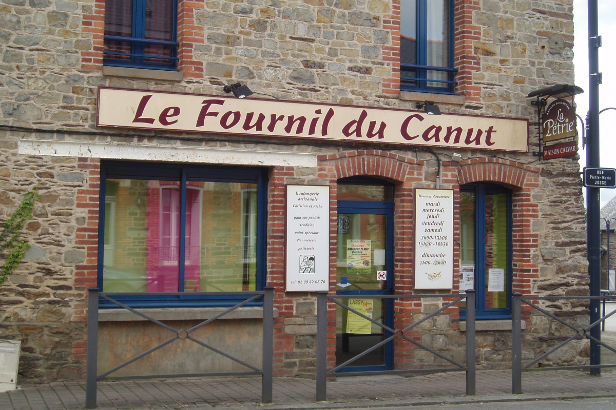 URGENT
Vends fonds de commerce boulangerie pâtisserie dans une commune de 1700 habitants en pleine expansion à 30 mn au Sud de Rennes. CA de 114000 ? en progression. 95 000 ? à débattre.
Logement au-dessus. Conviendrait à un couple.