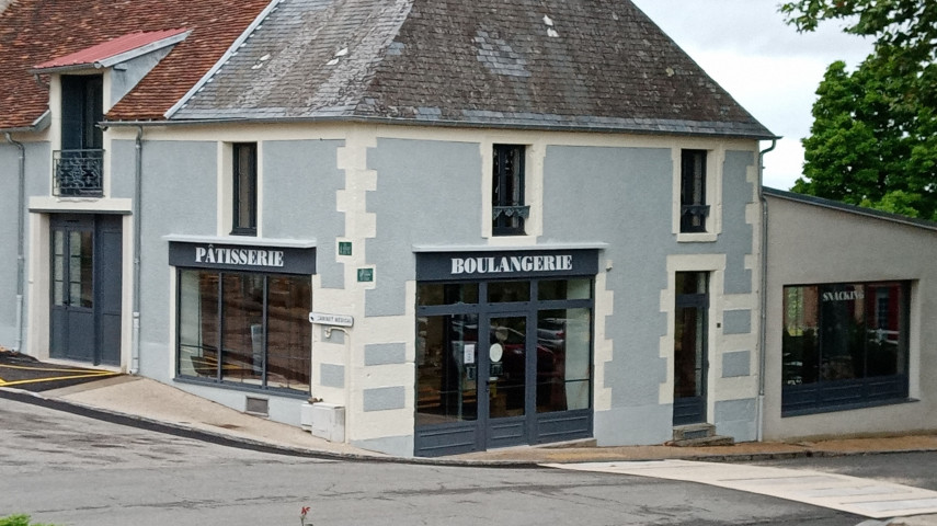 URGENT . ARNAC LA POSTE (87) suite décès, à louer locaux commerciaux neufs aménagés en 2020 pour Boulangerie Pâtisserie Snacking situés en centre bourg avec vaste parking, 110 m2 avec magasin, salon de thé , fournil , labo pâtisserie. Loyer 576 € par mois y compris gros matériel (four, chambre de pousse, chambres froides ...). Opportunité de reprise de cette activité en plein essor. CA HT réalisé en 2023 : 252 000€ par 3 actifs. A vendre aussi matériel pâtisserie snacking. Idéal pour professionnel qualifié y compris 1ère installation. BOURG ACTIF de 950 hab nord Haute-Vienne, en bordure A20, accès direct à 30 min de Limoges. Possibilité contact mairie au 05 55 76 81 30. 
https://www.transentreprise.com/offres/fiche/NAQ237796A/boulangerie-patisserie/nouvelle-aquitaine/haute-vienne?index=0&pageListe=1#menu