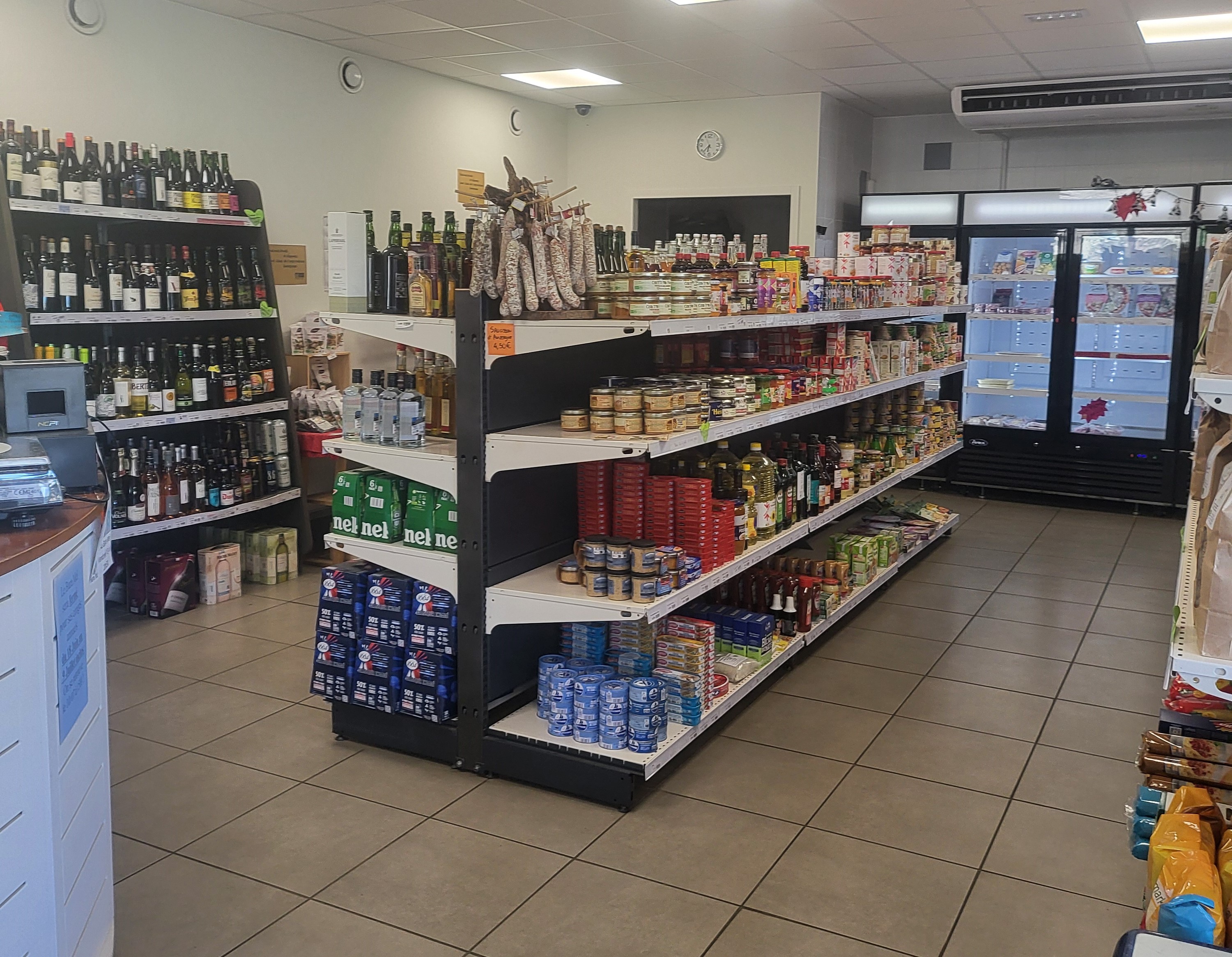 Nous recherchons de nouveaux gérants pour reprendre notre café épicerie multi services situé au cœur du centre Bretagne à  Maël-Pestivien.

L'épicerie est riche en produits locaux et propose également une gamme diversifiée  afin de satisfaire tous les consommateurs. Le café jouit quant à lui d'une belle notoriété culturelle et joue son rôle de vecteur social au quotidien.

https://www.facebook.com/profile.php?id=100092282175450
https://www.baramel.com

Nous cédons nos parts sociales pour une valeur de 65000€ 
Les locaux appartiennent à la mairie et le loyer est de 100 € /mois
CA de 431 000 € HT sur les 18 premiers mois d'activité!