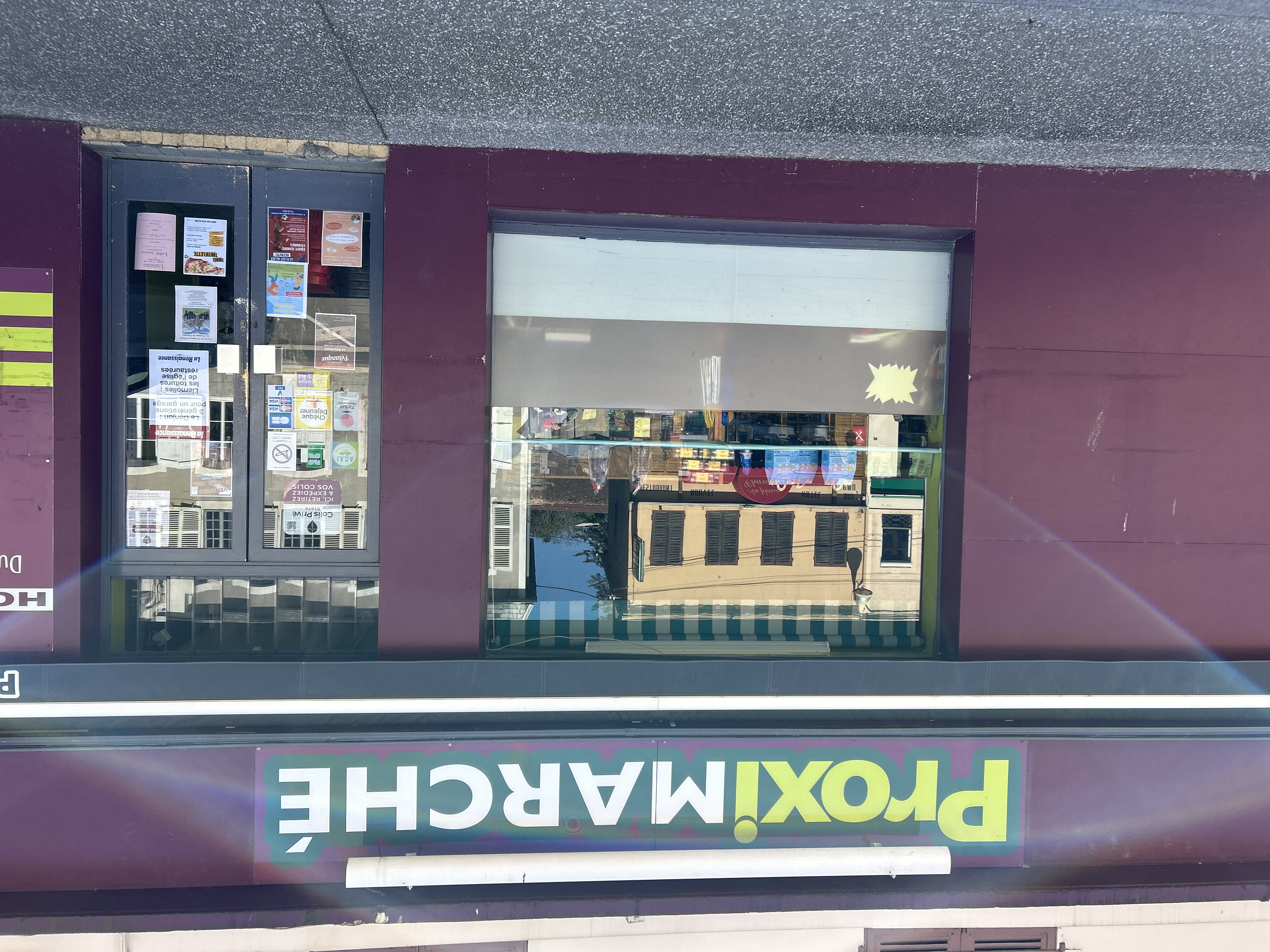 À vendre Supérette alimentaire,située sur la commune du donjon (03),entre Digoin et Vichy. Dernier CA annuel :707560 HT Loyer mensuel ttc :417€ Prix de vente : 180000€ 
Pour cause retraite 
Pour plus de renseignements veuillez nous contacter