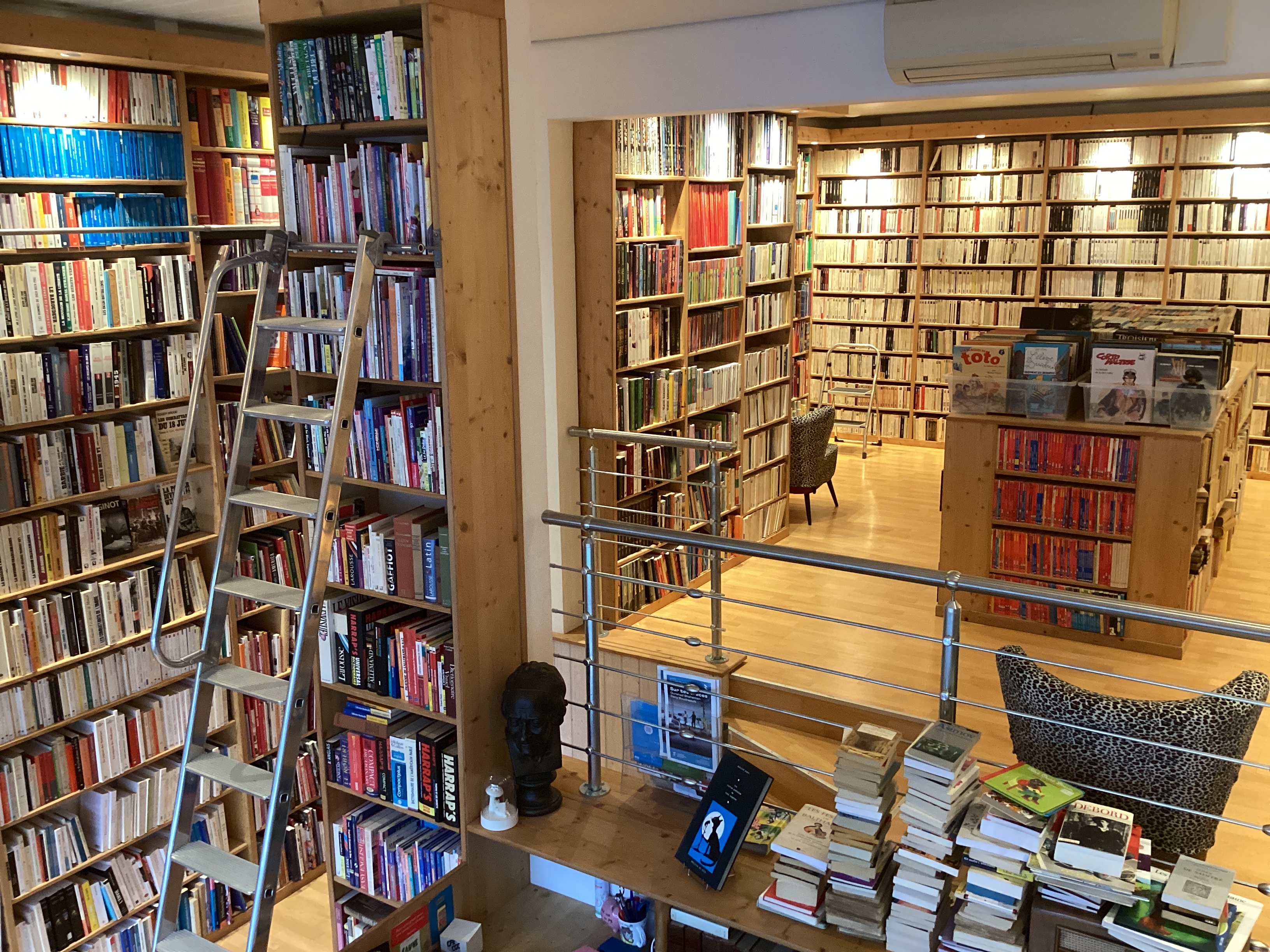Après vingt ans d’exploitation la librairie Graffiti est à vendre pour cause de départ à la retraite.

Les murs sont à vendre, le fonds, ainsi que le stock.

La reprise du stock est à définir, suivant le souhait de l’acheteur.