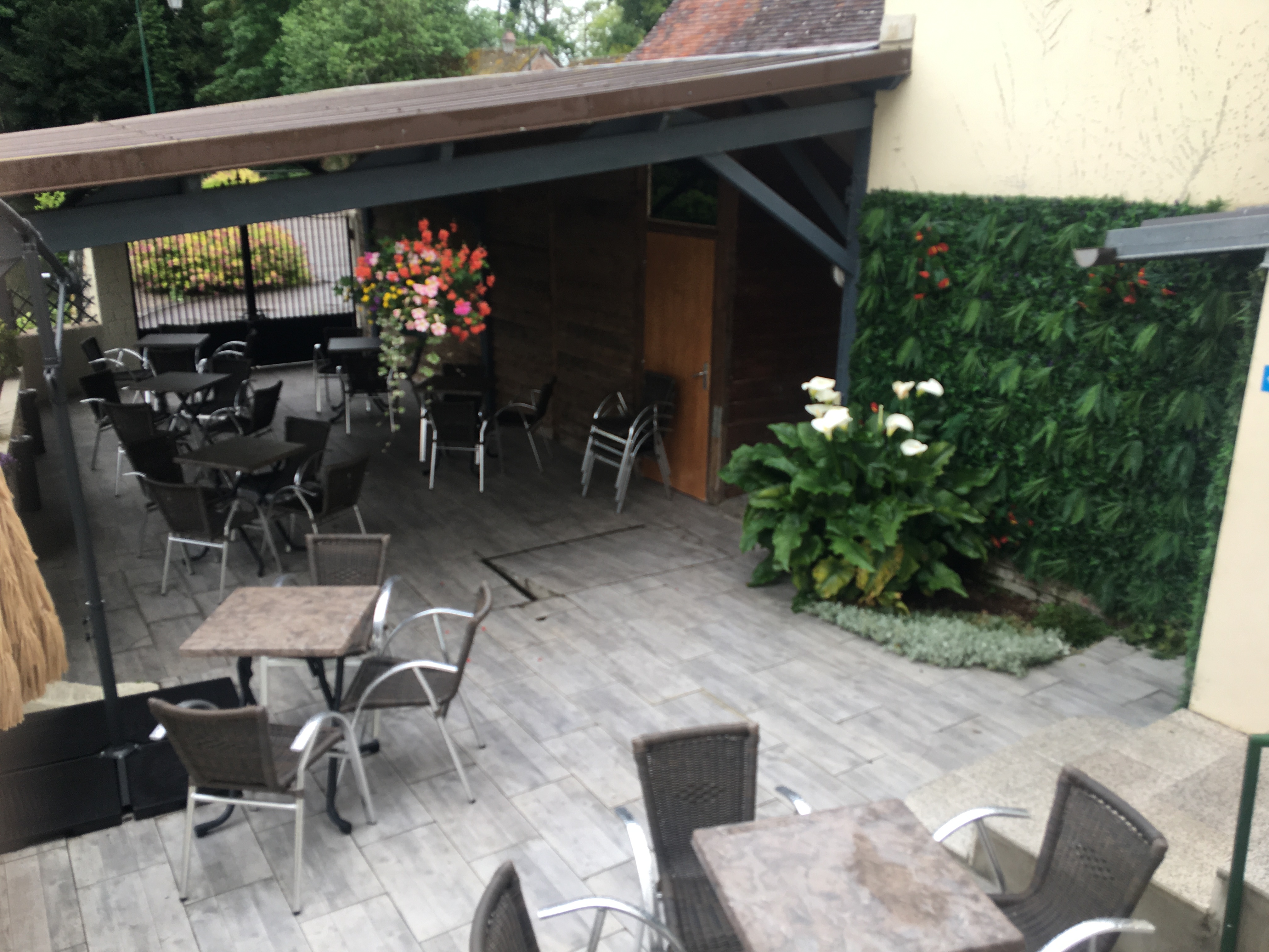 Cause santé 
Vend bar tabac pmu fdj 
Agglomération de l’aigle 
Avec très belle appartement 
Magnifique terrasse au bord de l’eau 
Agencement neuf 
Ebe 45ke