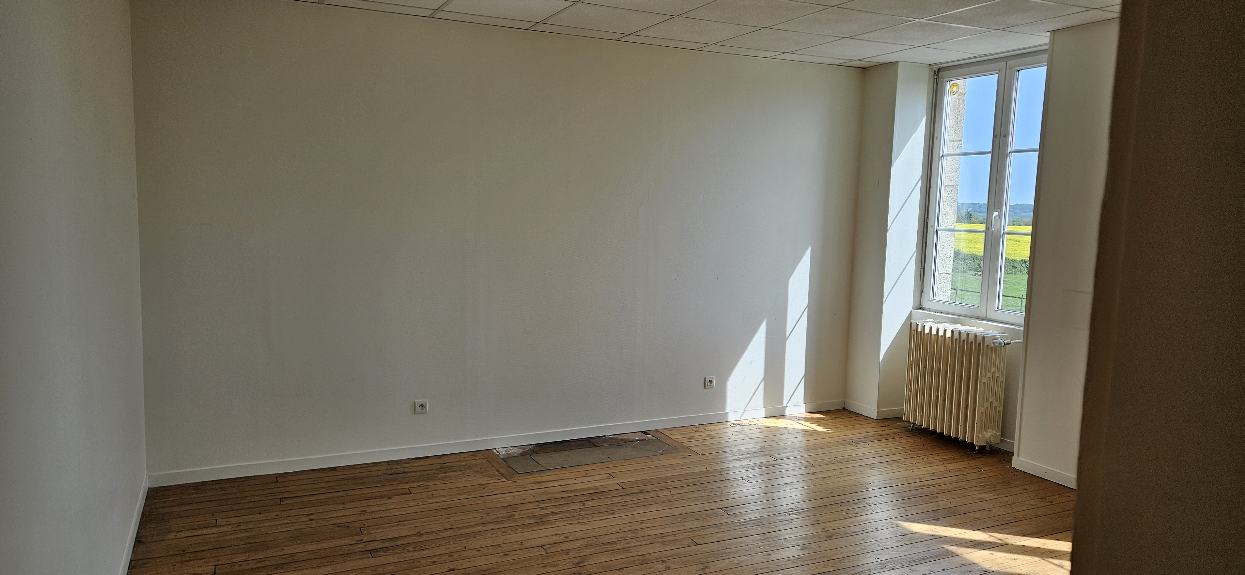 Boulangerie Pâtisserie à reprendre dans notre village sur route très passante entre Alençon et St Pierre des Nids (RD1)
Parking devant la boulangerie
Espace de vente équipé
Un appartement situé au dessus de la boulangerie (2 chambres, Salle à manger, cuisine, salle de bain) compris dans le bail.
Loyer 950€ par mois