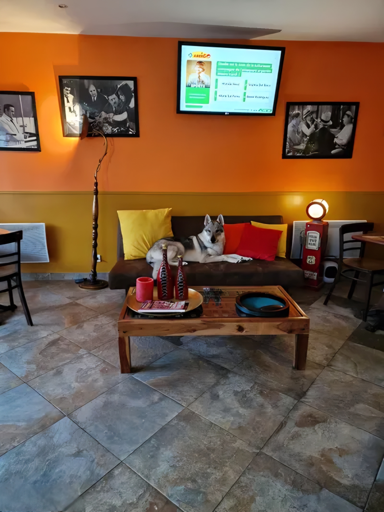 Vends fonds de commerce :
- Bar
-Tabac
- FDJ
- Possibilités PMU, Restauration, Presse, Relais colis...

Surface: 80m2 avec petite cour et terrasse.
Loyer faible
Axe très passant
Premier contact par mail.
Vendu avec matériel de qualité.

Prix : 160 000
