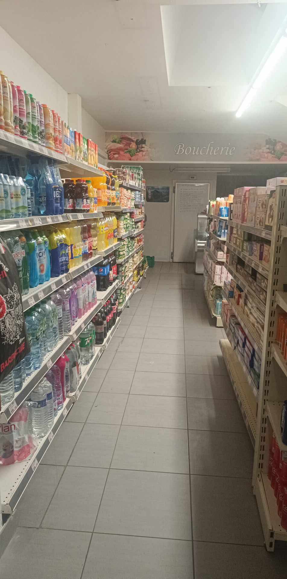 Je vend ma superette de 160m2, avec 2 appartements de 80m2 au dessus du magasin