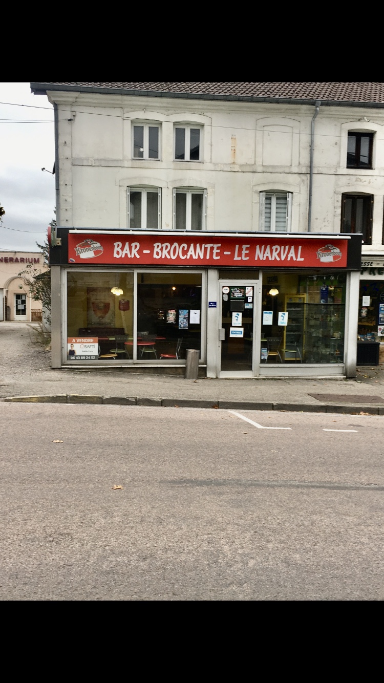 À vendre fond de commerce bar pmu avec appartement 50 m2 en activités depuis 10 ans
Murs pour une superficie de 300 m2 avec combles aménageables.
Potentiel restauration possible