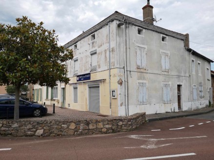 ANCIEN COMMERCE ET LOGEMENT A VENDRE SAINT MARTIN D’ESTREAUX