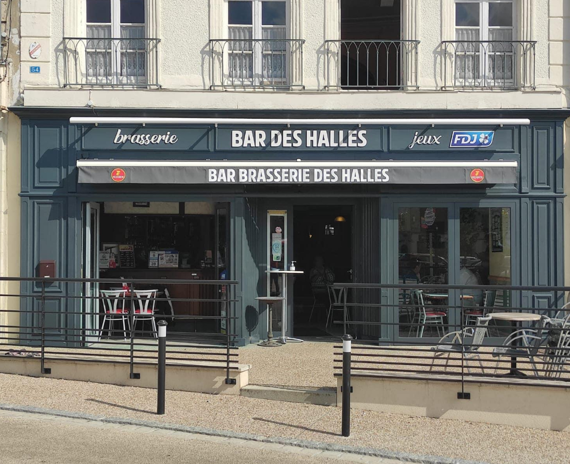 Bar Brasserie et FDJ située place Carnot à Mamers.
Clientèle fidèle.
Brasserie le midi.
Ouverture du lundi au samedi.
Equipe en place.
