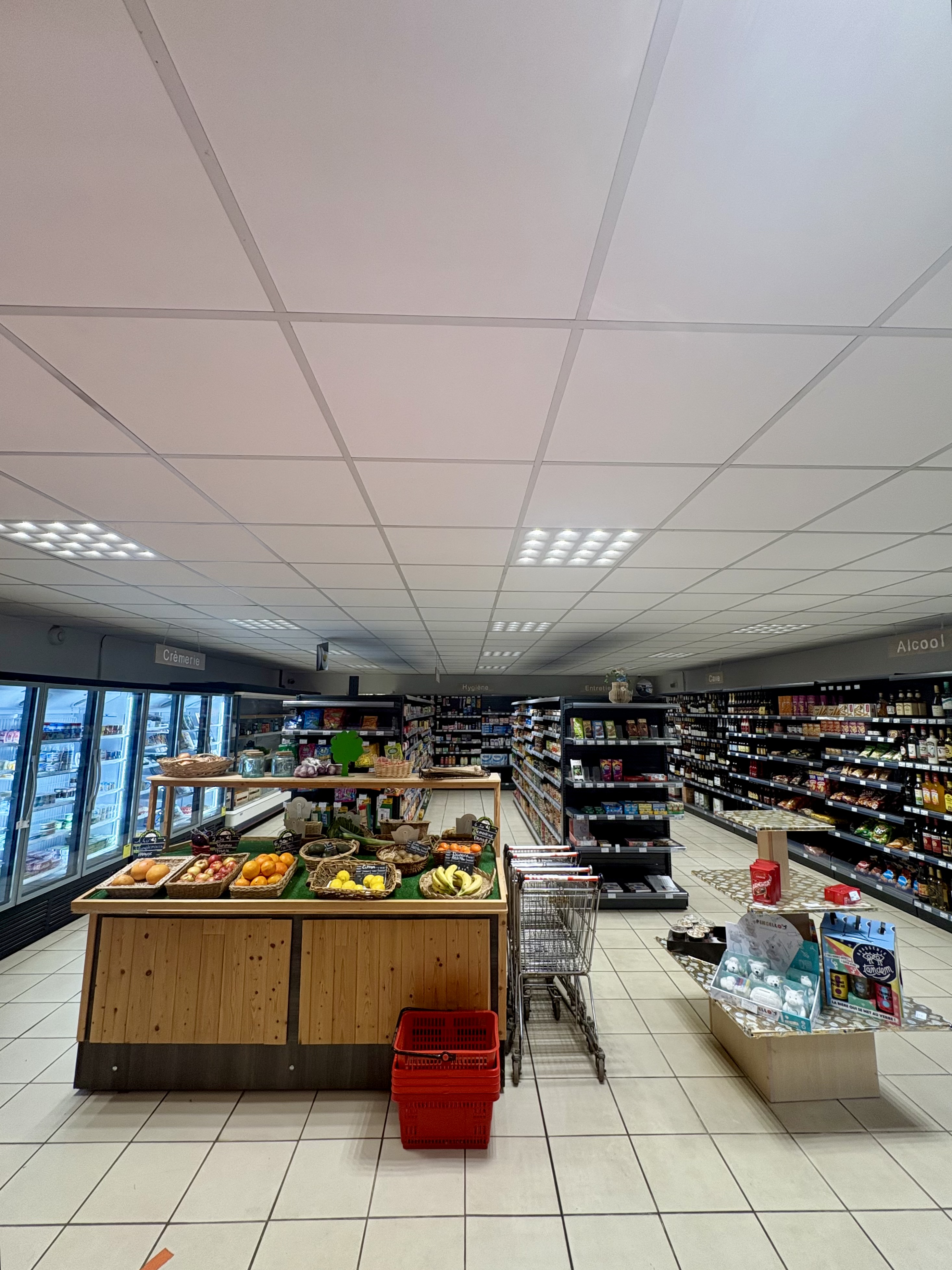 Fonds de commerce MAUGES SUR LOIRE

Épicerie / traiteur à vendre - LE MESNIL EN VALLEE (49410)
- - - - - - - - - - - - - - - - - - - - - -
À vendre fonds de commerce de supérette situé dans un petit village à proximité de Saint-Florent-le-Vieil, sur axe passant offrant une excellente visibilité.
Offrant un bel espace de vente, une cuisine, réserve et SAS de livraison.

Ensemble fonctionnel et rénové, idéal pour une activité de commerce de proximité ou une reprise clé en main.
- - - - - - - - - - - - - - - - - - - - - -
Contact : Immobilier.notaires® et l’office notarial THEBAULT à Varades
ou le gérant de la boutique M.BORE 0612943983