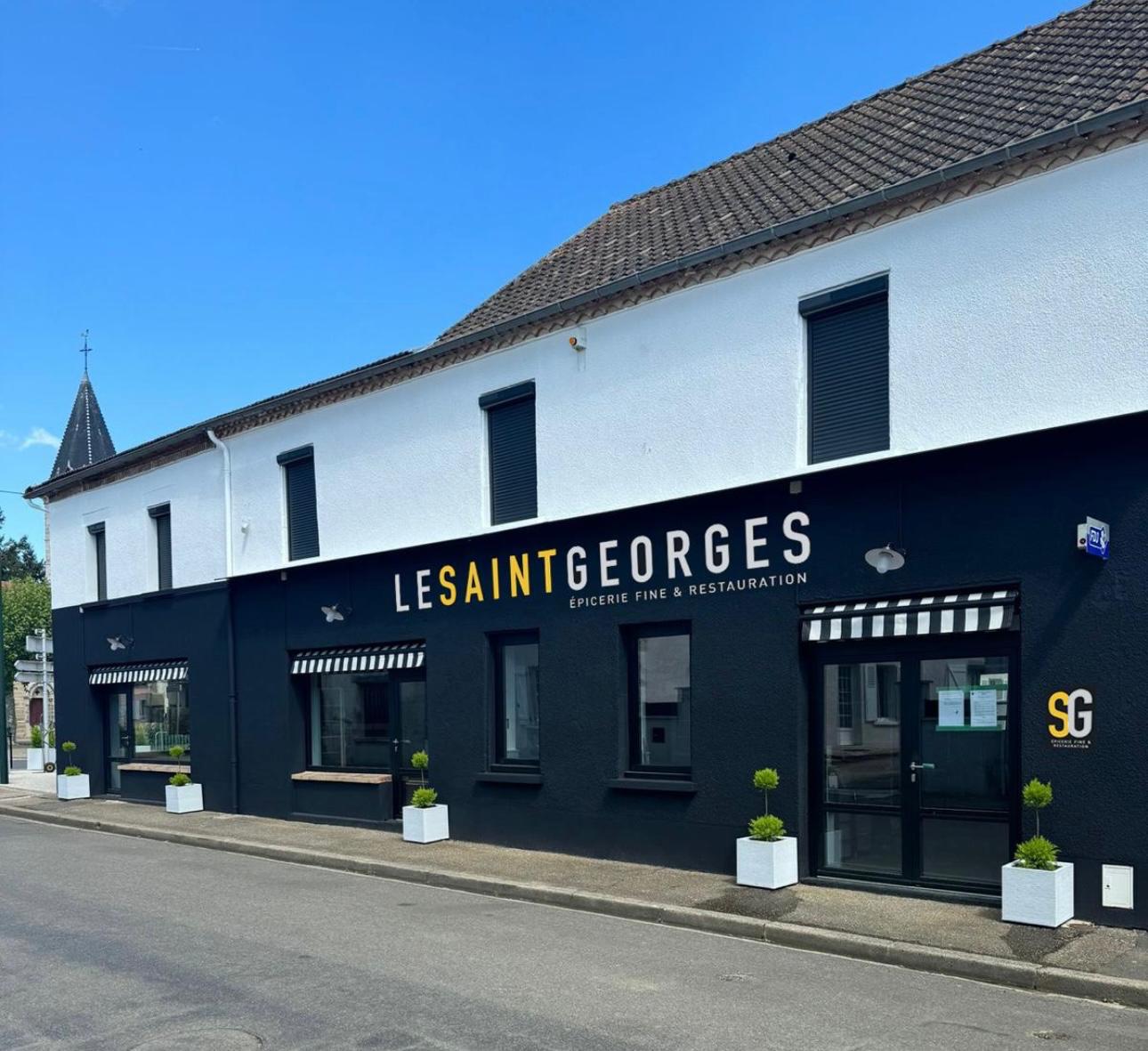 La commune de d’Etroussat (03140) recherche un gérant pour la reprise du bar/épicerie avec dépôt de pain/snack du village, idéalement situé, au carrefour de la place de l’église. Le commerce, climatisé, est doté d’une terrasse extérieure et d’un logement qui complète l’ensemble.
Axe routier avec un passage moyen de 1500 voitures/jour.
Etablissement à louer avec tout l’équipement nécessaire pour lancer l’activité (four à pizza, friteuse, broche à kebab, rayonnage, frigo …)
Autres activités possibles existantes auparavant :
- Relais colis
- Française des jeux + PMU
- Dépôt tabac
- Dépôt gaz
Licence IV mise à disposition.
Espace épicerie/réserve : 100 m² + 30 m²
Espace bar : 60 m²
Espace snack : 40 m²
Une terrasse de 150 m²
Loyer : 500 €/mois
Prévoir un investissement minimum pour le besoin en fonds de roulement et la trésorerie nécessaire au lancement de l’activité.
Vous êtes professionnel de la restauration et cette opportunité vous a séduit ? Vous pouvez prendre contact avec la Mairie d’Etroussat pour tout renseignement complémentaire.
Tel : 04.70.56.70.67
Email : mairie@etroussat.fr
+ d'info : Etroussat compte 700 habitants, la commune est située au centre du département Allier (région Auvergne Rhône-Alpes) et appartient à la Communauté de Communes Saint-Pourçain Sioule Limagne.