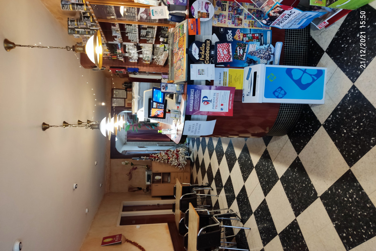Pour mon futur départ en retraite,

A vendre fond de commerce dans un petit village de 500 âmes au c?ur du Parc Régional de la Brenne: Bar 20 places assises avec licence 4, Tabac, accessoires fumeurs, timbres poste, dépôt de gaz, Française des jeux, Epicerie, journaux, produits dématérialisés amendes et fiscaux.
Restaurant en sommeil avec une salle de 40 places. A proximité, salon de coiffure, boulangerie, école, transports en commun, agence postale et de nombreux artisans.

Bâtiment commercial et logement privé (plus de 200m2 au total) en location.
Le Logement attenant se compose d'une cuisine, salle à manger. A l'étage, grand couloir desservant  3 grandes chambres, Salle de bain, grenier, garage, dépendances et terrain privé.

Chiffre d'affaire annuel : sur renseignements
Chiffre d'affaire tabac : sur renseignements

Les propriétaires du bâtiments vendent le bien par la même occasion.

N'hésitez pas a demander pour tous renseignements complémentaires.