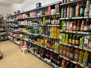 Vous souhaitez investir dans un commerce alimentaire en franchise clé en main ? Cette offre peut répondre à votre projet !
À saisir, ce magasin de 105 m² (+ 45 m² de réserve) situé dans le département du Tarn. Vendu pour cause de changement d'activité.

Description du Projet :
Parking gratuit devant le magasin.
Commerces complémentaires à proximité (boucherie, tabacs, pharmacie), assurant une bonne synergie et un flux de clientèle.
Clientèle fidèle déjà établie.
Point de vente en constante évolution.
Offre de livraisons à domicile.
Point relais générant une commission mensuelle de 300 €.
Pas de travaux à prévoir, le magasin est prêt à être exploité immédiatement.
Une exploitation en duo pourrait s'envisager après étude par nos services.
Informations Clés sur le Projet :
Prix de cession : 90 000 €
Apport personnel : 30 000 €
Loyer annuel Hors-Taxe Hors-ChargeS : 7 000 €
Chiffre d'affaires annuel TTC 2024 : 314 289 €
Surface de vente : 105 m²

Jours d'ouverture et horaires : Ouvert 7J/7J

Référence : 185008

Type de contrat : Franchise
Droit d'entrée : 0 €

Référence: 185008
Type de contrat: Franchise
Droit d'entrée: 0€
Les avantages de notre enseigne :
• Une centrale d'achat puissante
• Une forte notoriété et un savoir-faire reconnu depuis 126 ans
• Une logistique efficace capable de livrer partout en France
• Une formation gratuite sur mesure
• Un accompagnement personnalisé

Devenez un commerçant 100% indépendant ! Cette offre vous correspond ?
Contactez-nous pour rejoindre l'aventure !