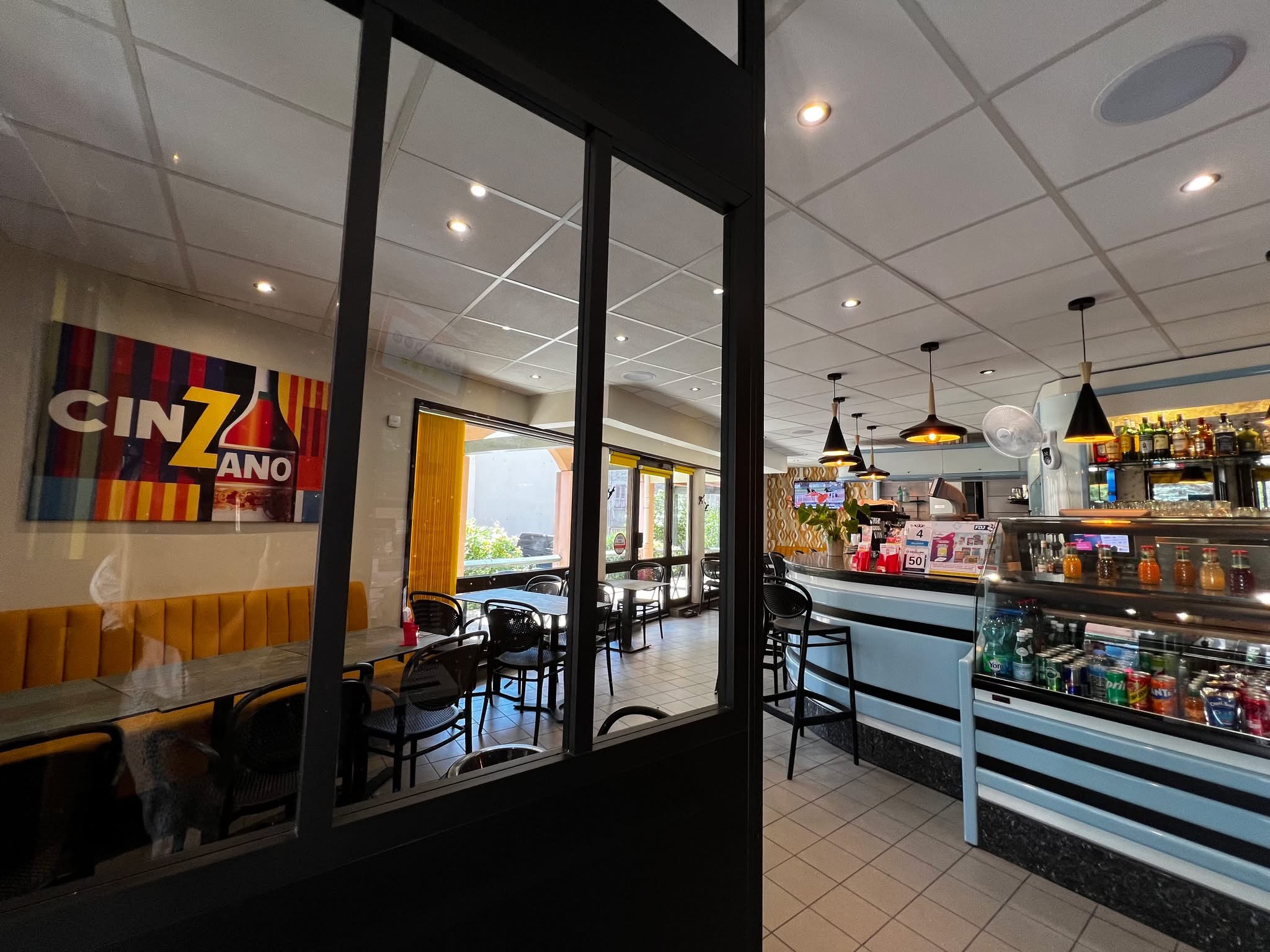 A VENDRE CAUSE RETRAITE BAR SNACKING FDJ MURS ET FONDS 220000€
gros potentiel de développement, situé sur le chantier du LYON -TURIN, durée 15 ans minimum, 4000 personnes attendues.
N'hésitez pas à nous appeler pour plus de détails.