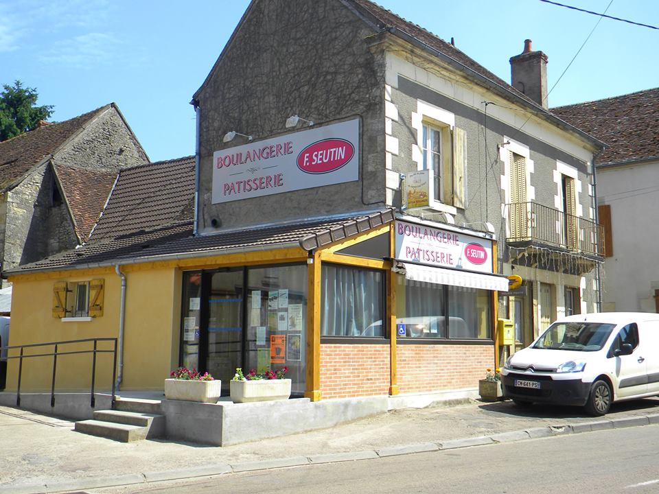 Suite à liquidation judiciaire, Boulangerie située à Narcy 
(11kms de La Charité sur Loire)
Fonds comprenant laboratoire, bureau, four et matériel en état de marche, boutique refaite en 2013.
Travaux de mise aux normes à prévoir (environ 15000 euros)
Achat des murs possible (3 pièces à rénover-30 m²)
Intéressante zone de chalandise ; la boulangerie est seule dans un rayon de 10 kms et située au coeur d’un charmant village du nivernais et sur un axe de passage important.
Elle compte une clientèle fidèle et son chiffre d’affaires annuel est de 350 000 euros.

Pour tout renseignement contacter :
Aurélie LECAUDEY
Mandataire judicicaire
14 avenue Marceau 58000 Nevers
contact58@jsa.legal