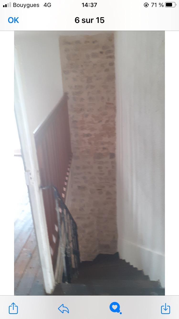 Opportunité exceptionnelle pour les amoureux de l ancien, chineurs passionnés ou porteur d un nouveau projet ( boulangerie café etc…)
Situé à 7 de la clayette et de son château 
Cette maison a une surface habitable de 155m2 des dépendances attenantes de 180m2 avec son four a pain plus un grenier de 70m2 
Un terrain de 923m2 ou on retrouve un magnifique puit 
La parie habitable se compose sur deux étages
Au rdc 3 grandes pieces et son wc
A l étage 3 chambres ainsi que une salle de bain avec sa douche à l italienne et wc
La brocante est implanté depuis 7 ans avec une clientèle agréable 
Possibilité de reprendre l activité ou le stock sera enlevé bien sûr lors de la vente 
N hésiter pas à me contacter