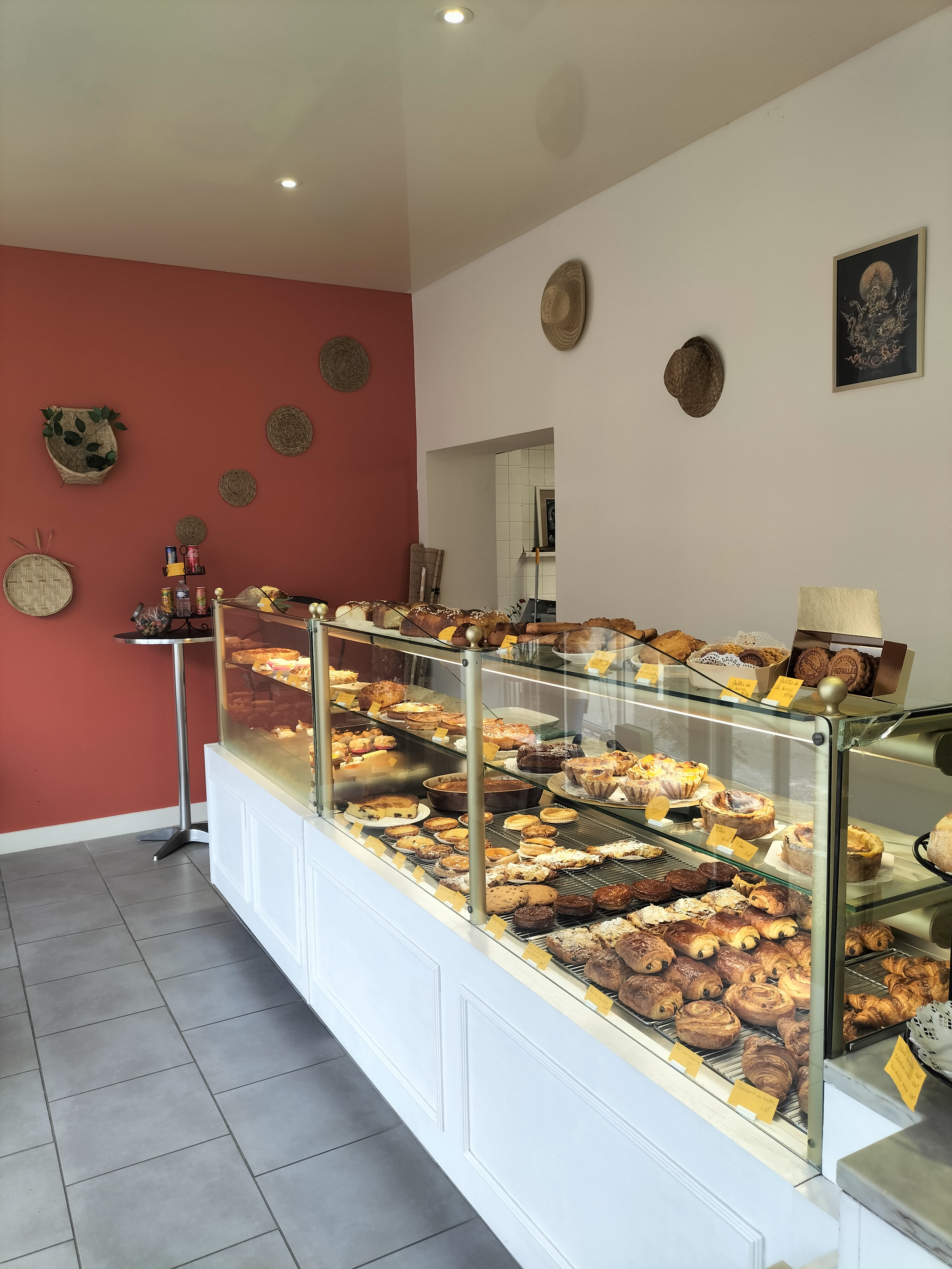 À céder fonds de commerce de pâtisserie - boulangerie situé à Préfailles (44) dans une station balnéaire familiale à 300m de la mer, en plein centre bourg.
Très bonne occasion pour première activité, affaire à développer.
Le loyer est fixé à 850€.
Contactez-moi pour plus d'informations et photos.