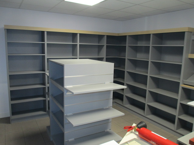 Reprise d’un commerce multifonctionnel à CROIZET SUR GAND

Nous recherchons un gérant (cuisinier) pour commerce : bar, restaurant et épicerie, comprenant :
-	Un bar convivial, 
-	Un restaurant avec cuisine équipée, qui devra être ouvert 5 jours par semaine minimum, y compris vendredi, samedi et dimanche 
-	Une épicerie de proximité
Ce commerce est situé 30 Place de l’Eglise (au cœur du village). 
Cet établissement bénéficie d’une clientèle fidèle et d’un potentiel de développement (animations, plats emportés, produits locaux).
•	Le commerce est doté d’un logement de 64m2 de type (situé au-dessus du commerce), comprenant une pièce à vivre, deux chambres, une salle de bain et toilettes.
•	Le local commercial de 175 m2 comprend une salle de restaurant, une épicerie et une cuisine.
•	Locaux annexes de 230m2 (cave, garage et cour)
Loyer : 500 euros/ mois (la mairie étant propriétaire du fonds de commerce et des murs et de la licence IV).
Disponible à partir du 15 avril 2026.
Croizet sur gand est un village de 320 habitants, situé à 20 kms de Roanne et 23 kms de Tarare.
Pour plus d’informations et une visite, contactez-nous dès maintenant en Mairie au 04 77 63 21 80.