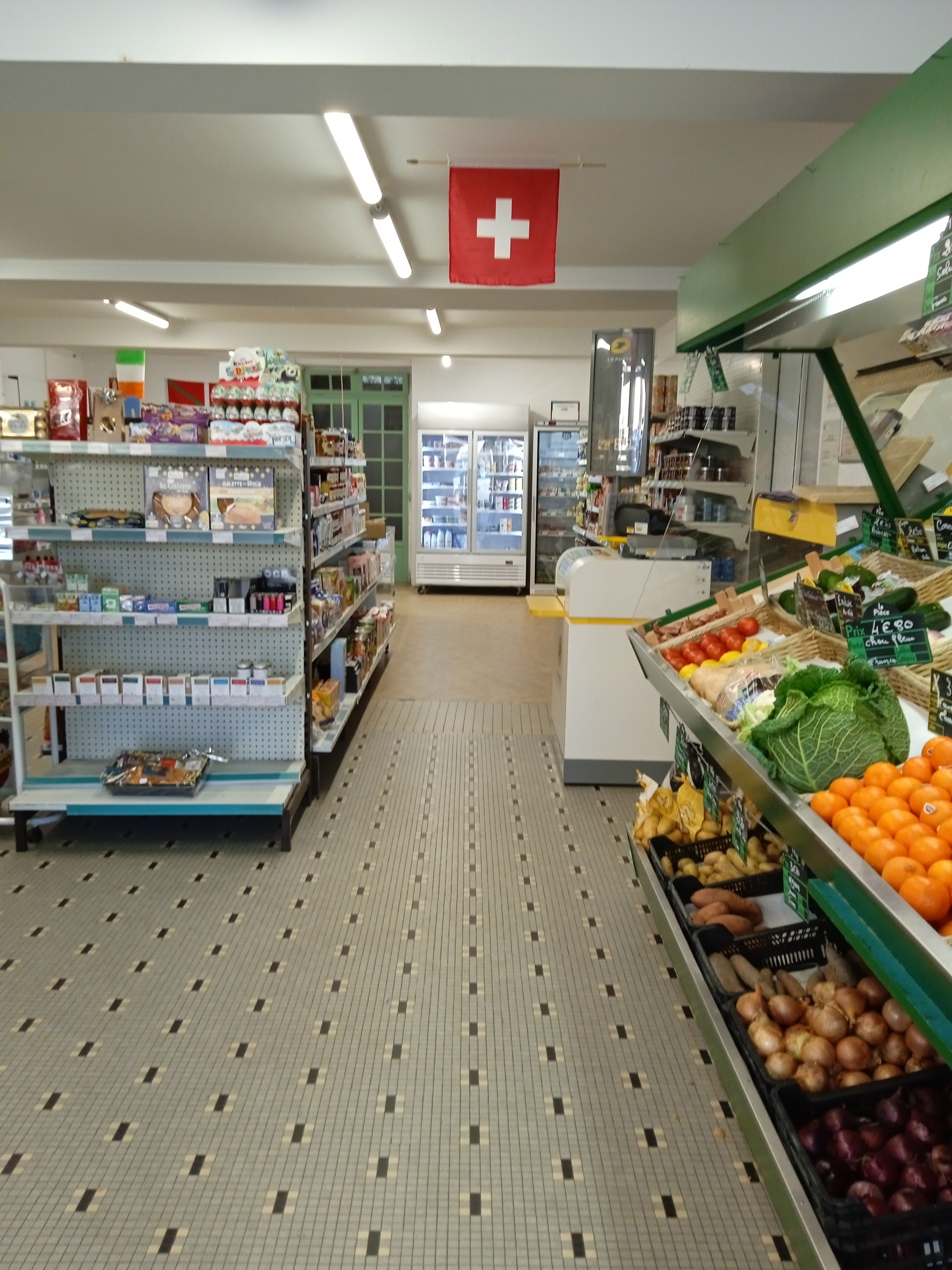 Venez découvrir ce Fond de commerce alimentaire générale( épicerie, crèmerie, fruits et légumes, fromage à la coupe, point relais la Poste, relais colis, point retrait CA) sur la commune de Gosné en Ille et Vilaine.
Commune très dynamique et qui continue de s'agrandir.
Très bonne rentabilité, espace commercial de 100m2avec 2 espaces de stockage, une cave, un jardin
Départ en retraite