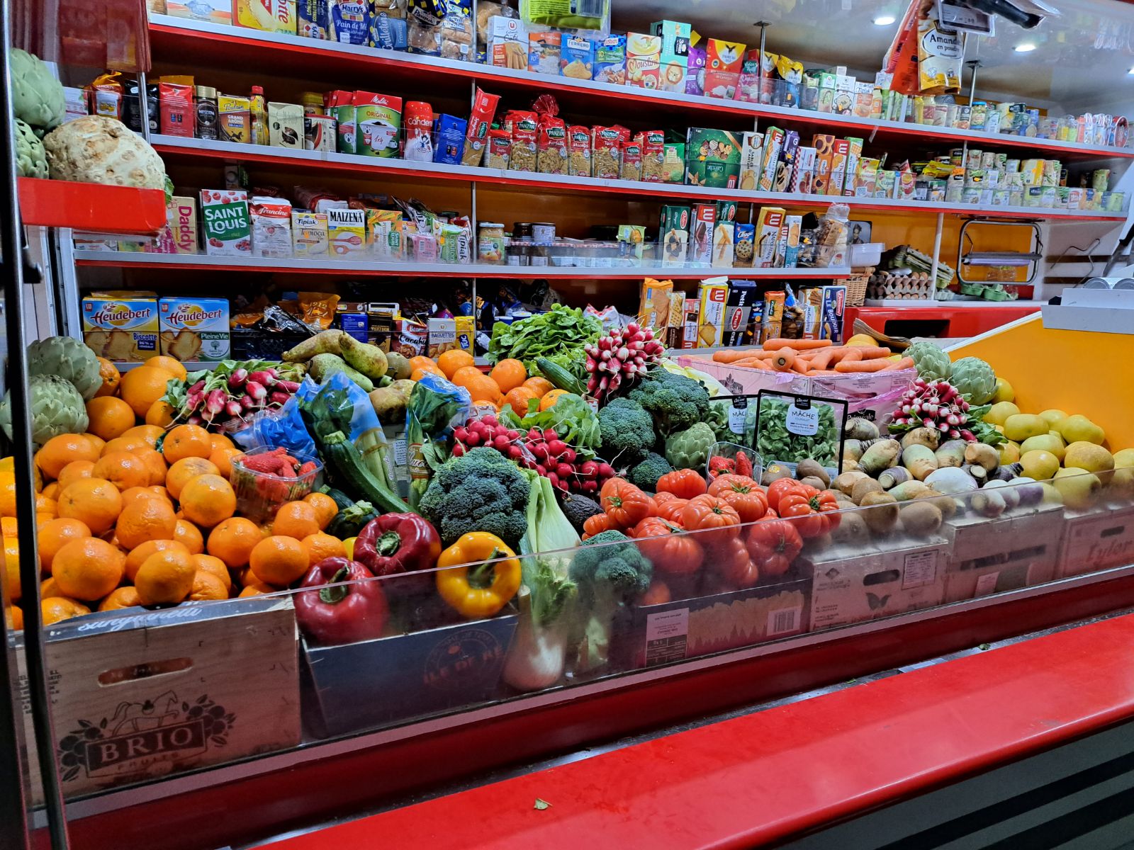 Commerce ambulant comprenant 3 camions magasin aménagés. Chaque camion propose des fruits et légumes, de la charcuterie,du fromage à la coupe ,de l'épicerie . Un camion propose en plus la poissonnerie. Les tournées sont réalisées du mardi au samedi sur des secteurs différents. 
L'entreprise à été créé en 2005 avec seulement un camion, puis un deuxième en 2011 et le troisième en 2018 .
Chiffre d'affaire  : entre 600 000 et 730000€ .
Permis B suffisant .