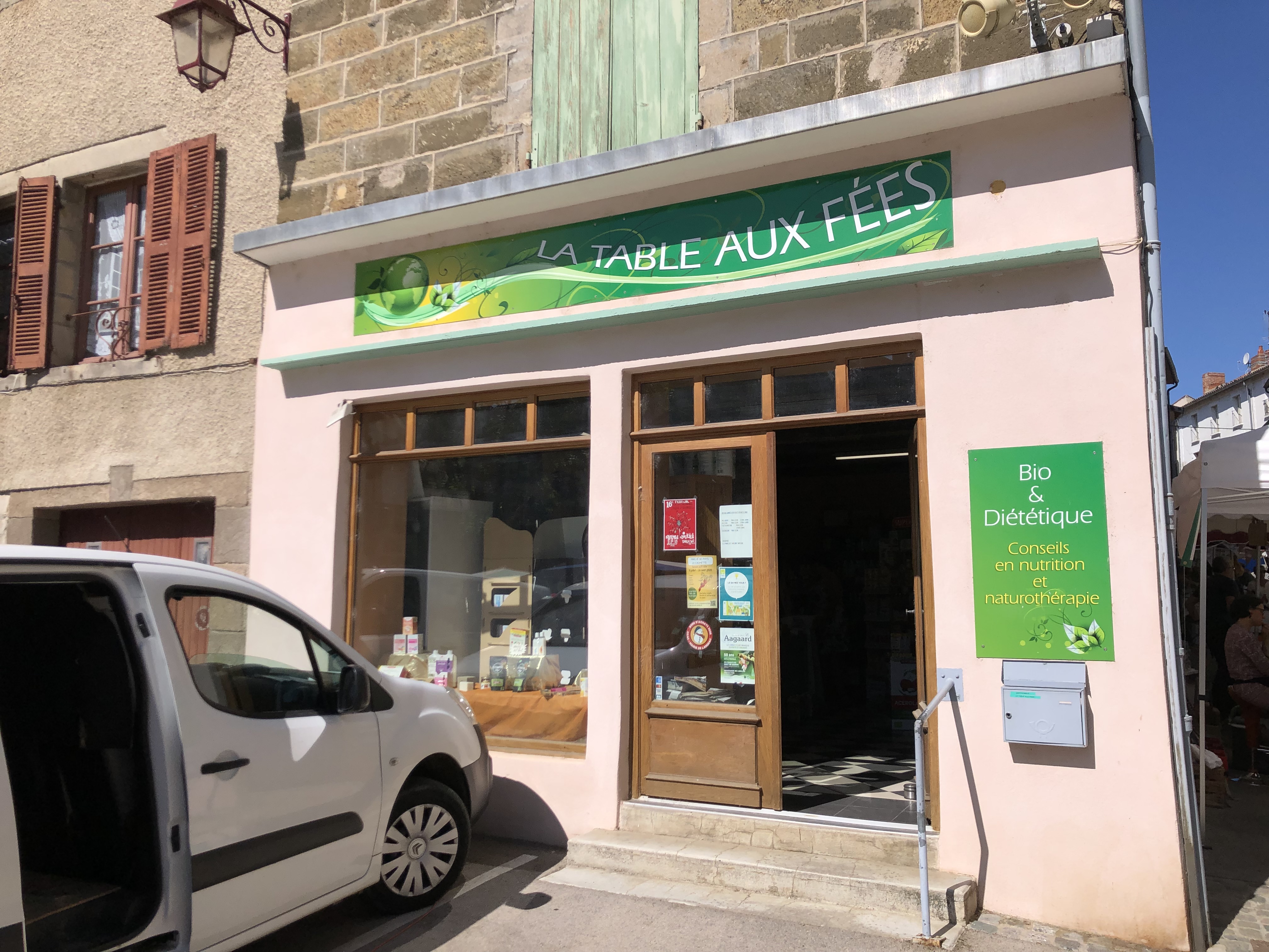Epicerie de centre à reprendre