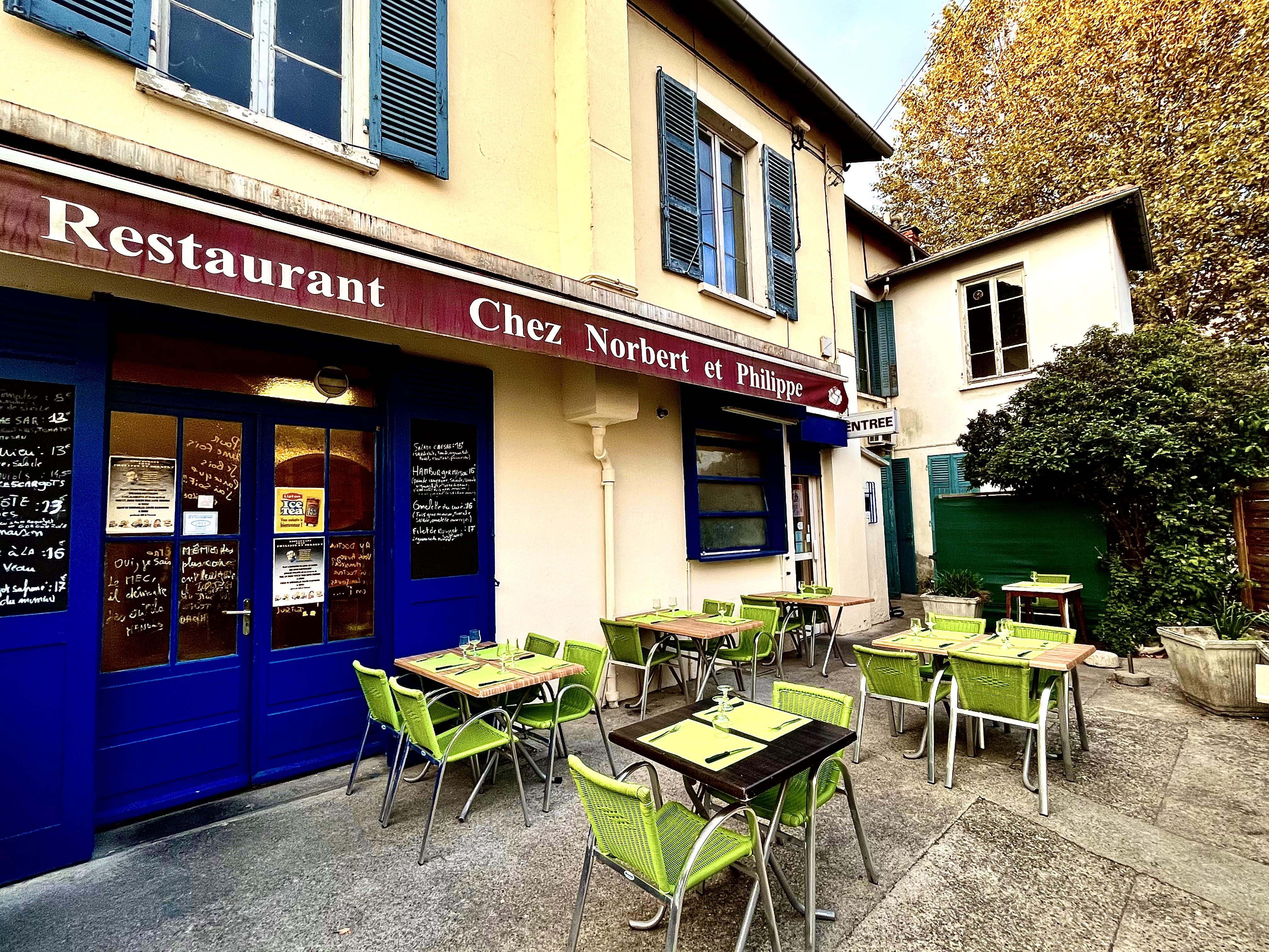 Bistrot / Restaurant 
Terrasse 40 couverts
Salle 30 + 12 couverts
Stationnement gratuit
Clients fidèles + touristes