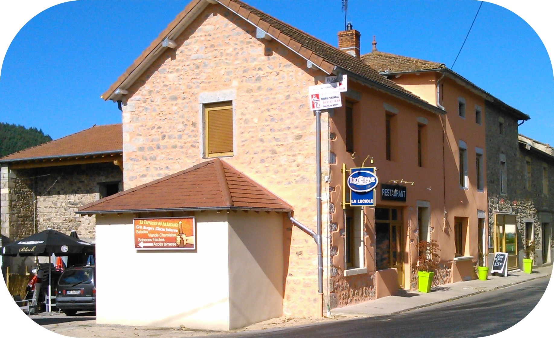 La commune recherche un restaurateur  pour son bar-restaurant,  en location, d’une capacité de 50 couverts en salle;
Bar indépendant de la salle de restaurant.

L’exploitant peut se loger sur place avec 4 pièces et sanitaires à l’étage. 
La location comprend les locaux, une grange, la licence et les équipements.
Loyer 550 € par mois. 

Renseignements à la Mairie au 03 85 50 49 27  (le mardi et vendredi de 8 h 45 à 12h) ou par mail stleger71520.mairie@orange.fr
Ou M. LAPALUS Pierre, le Maire au 06 78 67 57 17