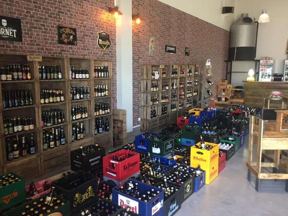 Vends Cave à Bières et Bar à Bières créé en Juillet 2020, 
Dans un local neuf et aux dernières normes d'une superficie de 220M2 + 140m2 de Terrasse - Bail Commercial de 9 ans (expire fin Avril 2029) .
Affaire à développer avec un gros potentiel non-exploité à ce jour