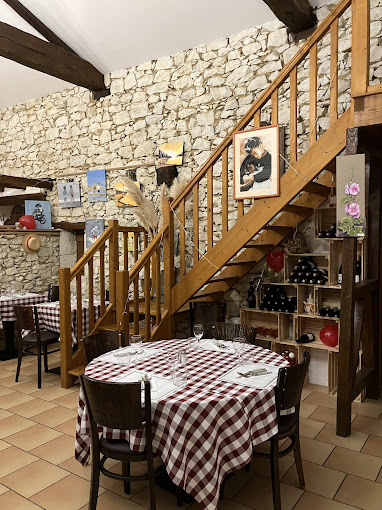 Situé au nord du département du lot et Garonne, Monbazillac 30 km, sainte Foy la grande 15 km, saint Emilion 50km, Marmande 30 km. Je suis un petit village de 470 âmes et je recherche un gérant pour un restaurant nommé " la grange". Ma superficie permet de nombreux couvert, mais je possède aussi une terrasse très accueillante avec grand parking privé. Pour les éventuels locataires attenant au restaurant je possède un appartement pouvant loger un couple. Le bâtiment appartient a la mairie, nous avons refait l’isolation sous toit, la mise en place de clim réversible ainsi que d'autres aménagements. Je suis libre depuis le 28 décembre, le montant du loyer sera a discuter avec les candidats, je suis disponible pour une visite.