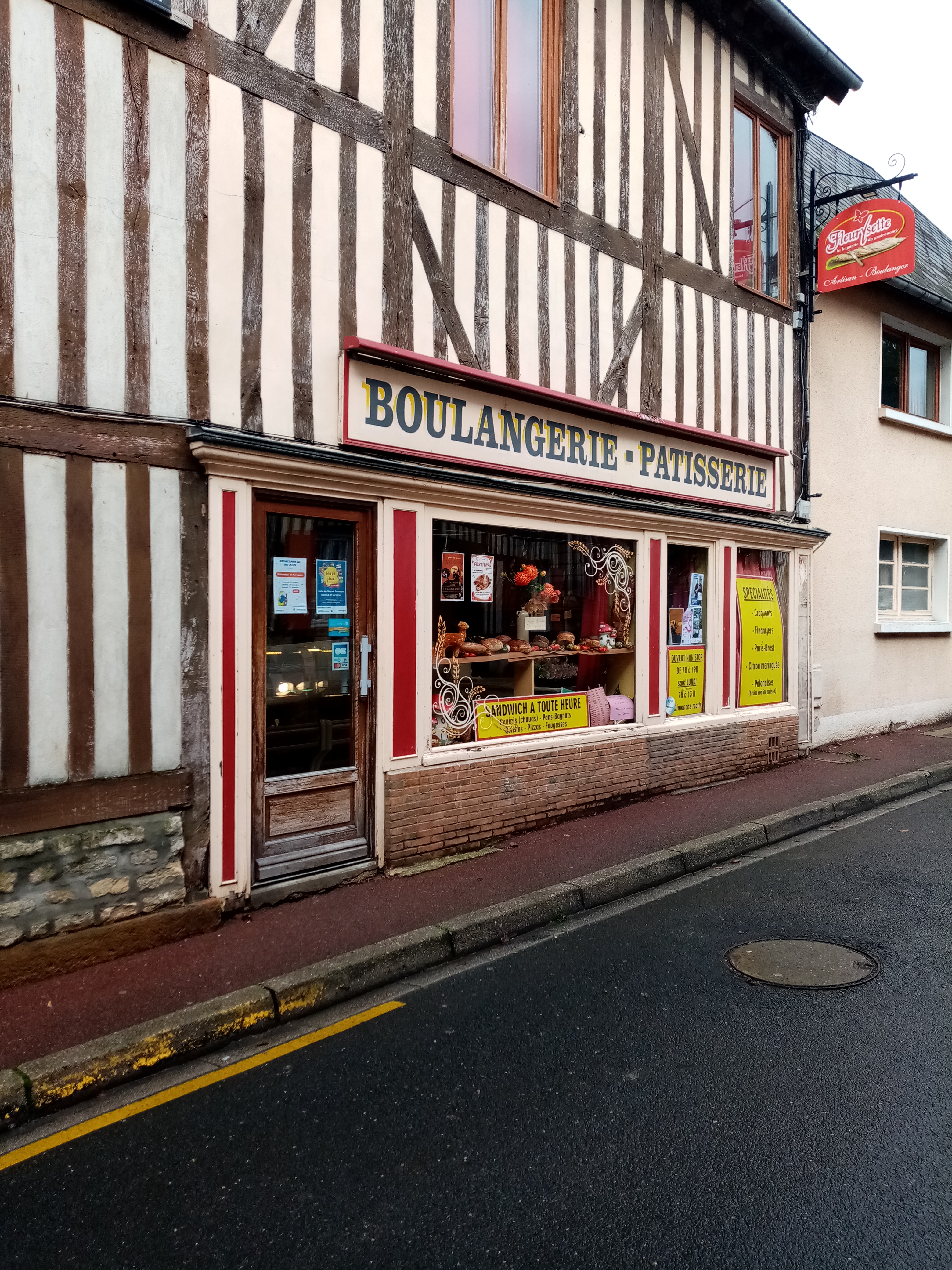 Recherchons boulanger-pâtissier à Fervaques 14140 au coeur du Pays d'Auge . commune 750 habitants sur bassin de vie 2500 habitants. la boulangerie pâtisserie est à reprendre . nous avons également 1 boucherie-charcuterie, 1 café-restaurant,1 épicerie, 1 medecin 1 journée/semaine, pharmacie, infirmier, agence postale, écoles.
C.A. 170 000 euros