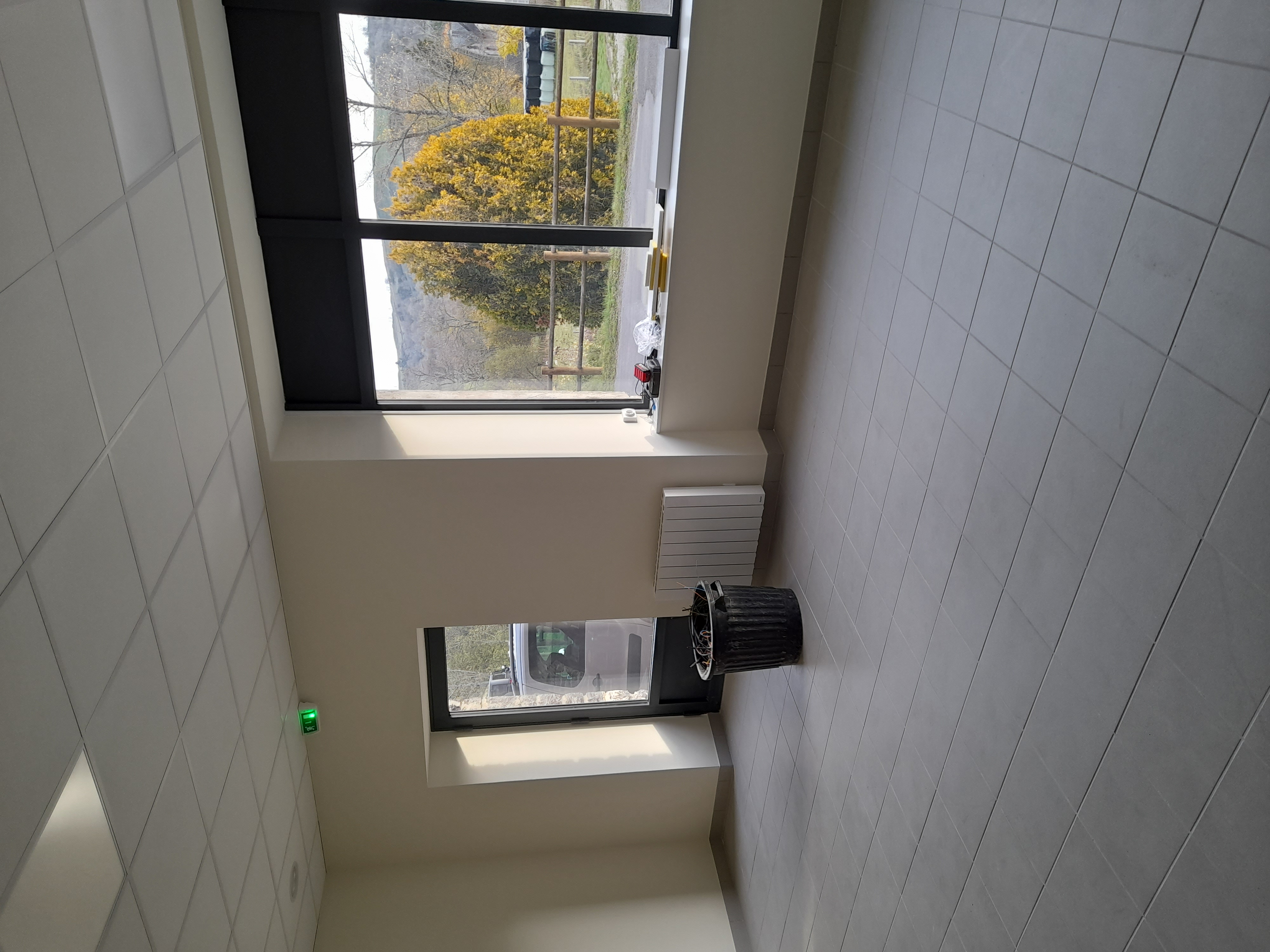 La commune de Saint-Saturnin, au cœur du Massif Cantalien, se situe entre Murat et Riom es Montagne. Fort de près de 200 habitants à l’année, ce bourg attire également de nombreuses personnes de passages, attirées par l’offre touristique et dispose déjà d'un café et d'un restaurant.

La municipalité de Saint-Saturnin offre à la location un espace, composé d’un local commercial et d’un logement de 3 chambres. Idéalement, un profil de boulanger, qui pourrait compléter son offre par d’autres services serait recherché.

L’objectif de la municipalité est de renforcer la vie du village tout au long de l’année ; les conditions d’accueil sont donc négociables, et la/les personnes qui prendront ce local bénéficieront d’un accompagnement dans le cadre de leur création d’activité. 

Des soutiens sont disponibles au niveau de la communauté de communes, Hautes Terres Communauté, et, pour ceux qui ne seraient pas originaires du Cantal, un dispositif d’accueil cousu main est proposé par un partenariat départemental : le Cantal accompagne les futurs habitants dans leur projet de changement de vie. 

En vous inscrivant sur https://demarches.cantal.fr, un interlocuteur unique pourra répondre à toutes vos questions !

Ce projet est idéal, en complément d’autres activités, pour un couple ou une famille, toutes les propositions seront étudiées.