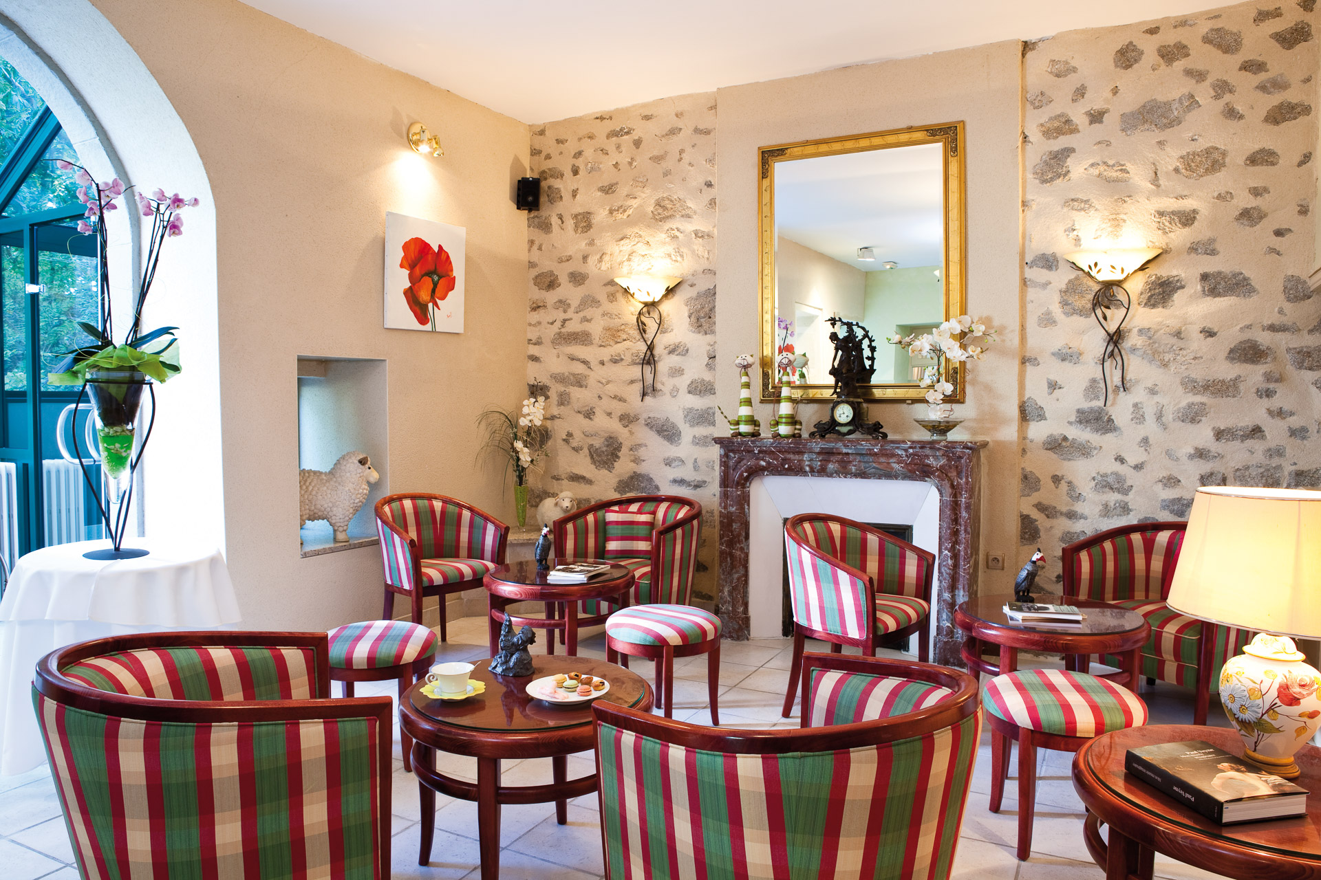 Dans un calme absolu avec une vue exceptionnelle sur la vallée de la Creuse, ce restaurant gastronomique est abrité dans une ancienne maison de maître du XIXe qui domine un parc arboré au cœur de la ville. Cette propriété profite d'un environnement sauvage où chaque convive trouvera, en toute intimité, la communion avec la nature.

Elle se transforme en lieu festif et d'échange (mariages, réception, conférences, rencontres d'artistes …) avec sa grande salle de réception.

Le décor, l'accueil et le service sont en harmonie avec la cuisine raffinée et créative de Jean-François Rodallec. Concoctées à partir de produits du terroir, les assiettes sont copieuses et esthétiques. Le chef, d'origine bretonne, travaille les produits de la terre comme de la mer : homard du vivier flambé au whisky, filet de bœuf à la lie de vin... Les plats de la carte changent régulièrement, selon les arrivages et les saisons.