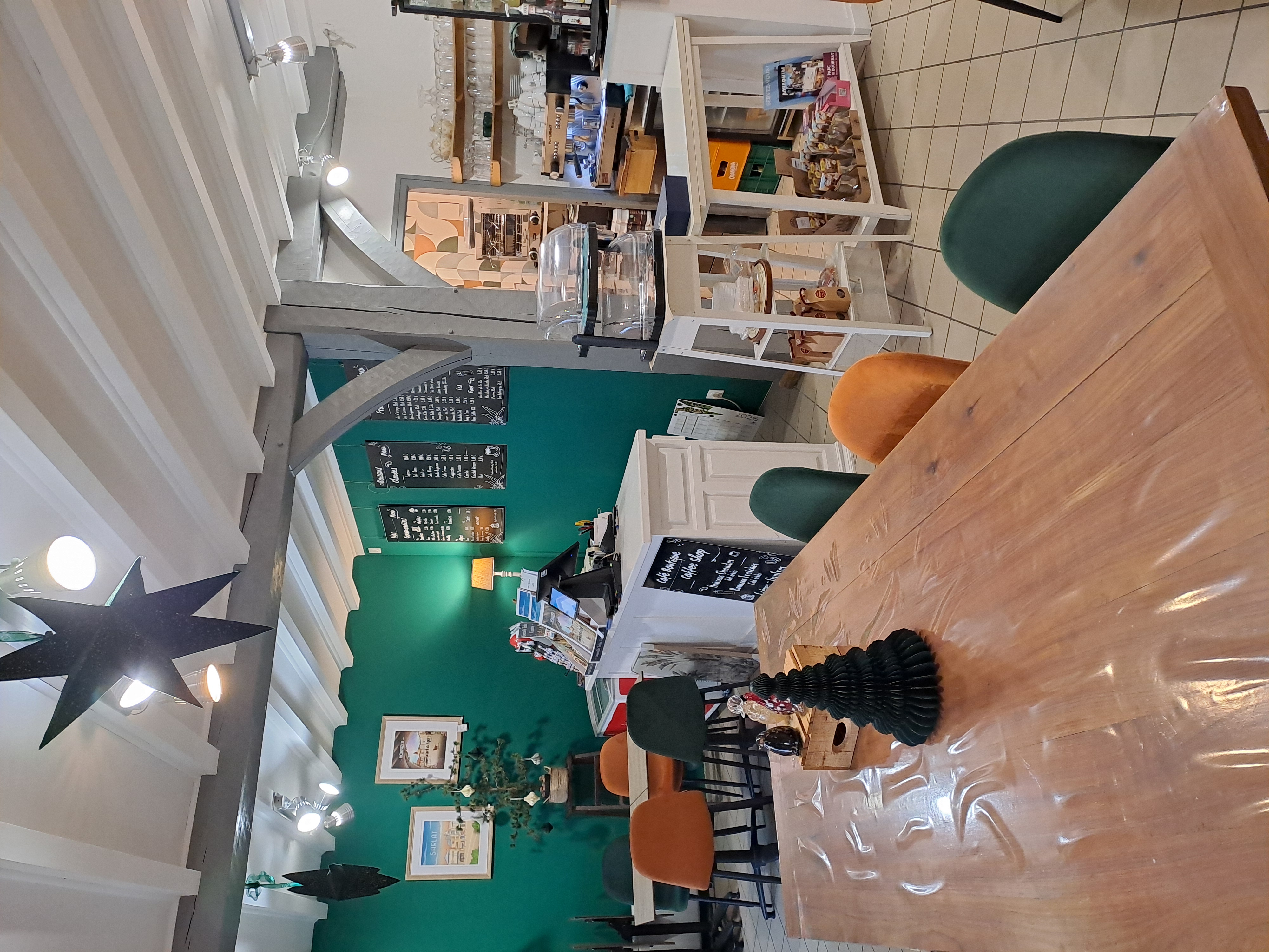 Vends fond de commerce, décoration,  Art de la table, coffee shop, décoration,   dans une Bastide classée parmi les plus beaux villages de France,  bon emplacement, 
Nombreuses possibilités de développer cette affaire.

Pour plus de renseignements nous contacter  par téléphone.
AUCUN RENSEIGNEMENT SERA DONNÉ PAR MAIL...
Nouveau bail 3/6/9

Prix de vente du fond de commerce  39000€ +
Stock environ 15000€

Curieux et agences s'abstenir.