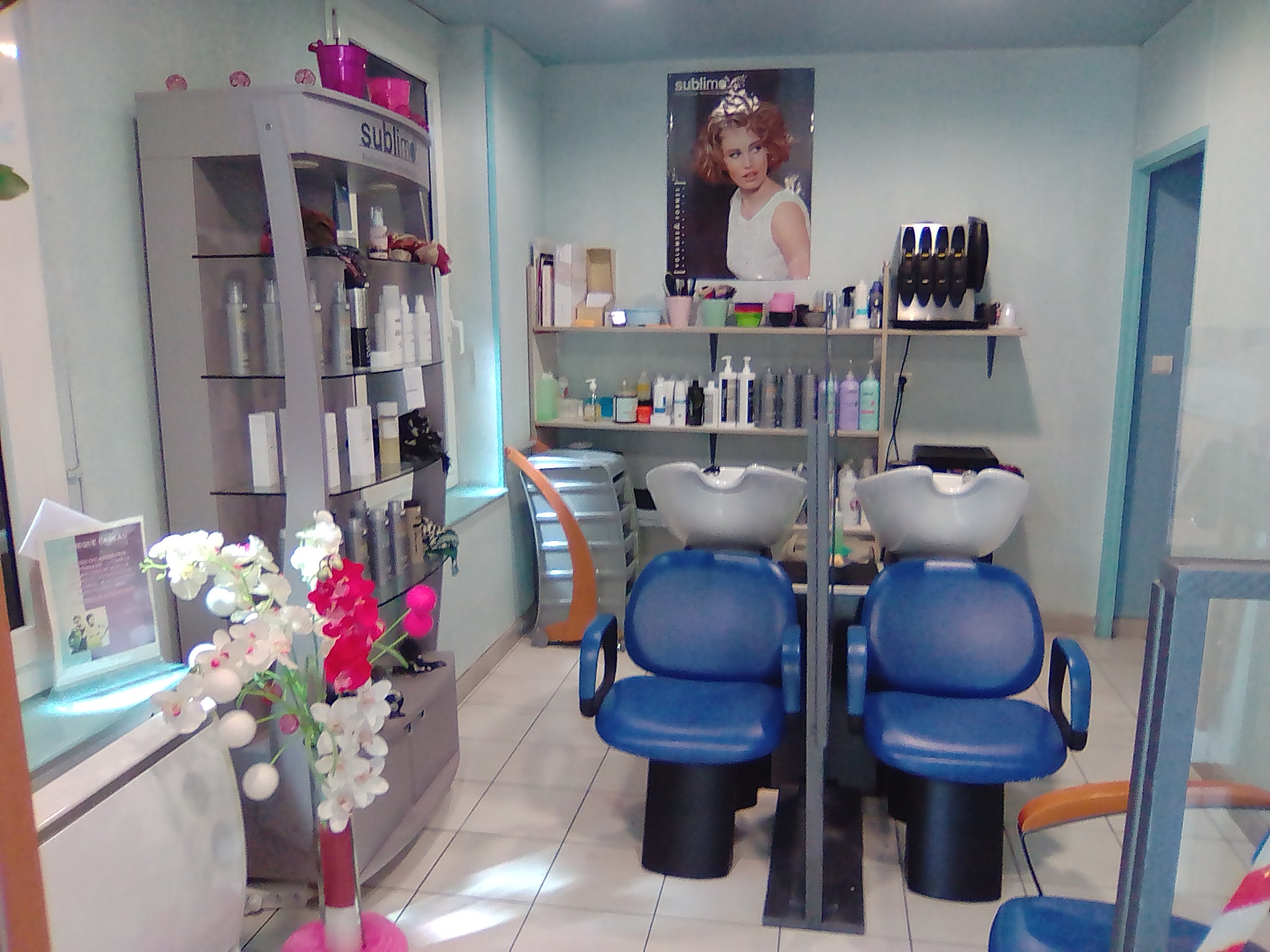 Salon de coiffure mixte

Sortie sud de Nevers, dans un agréable village, commerces, cabinet médical, école primaire,

Surface 45 m2.

2 bacs à shampooing, 4 bancs de coiffage
1 fauteuil avec casque, 1 fauteuil avec hair master
1 meuble caisse, meuble vitrine, vestiaire
Laboratoire attenant.

Clientèle familiale et fidèle.

Loyer 449€, bail en cours.

Cause départ retraite.

Contact :
Mail : marc.jandard@sfr.fr
Tel : 07 80 08 34 45